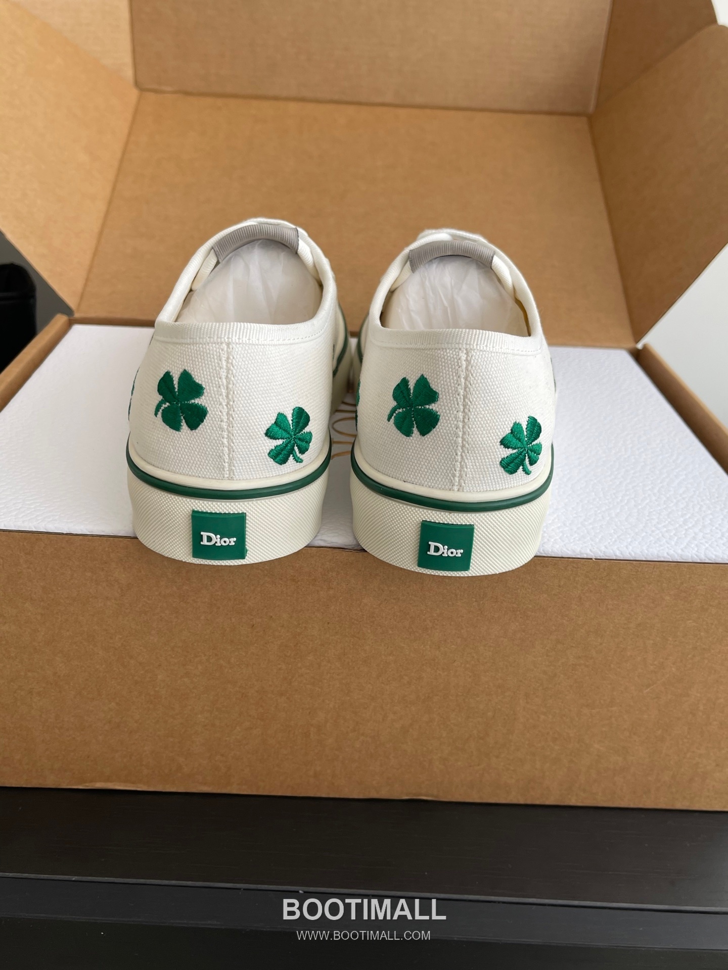 Dior Embroidered Low-Top Sneaker Canvas, Breathable Textile Beige Sneakers 디올 자수 로우탑 스니커즈 캔버스, 통기성 텍스타일 베이지 9