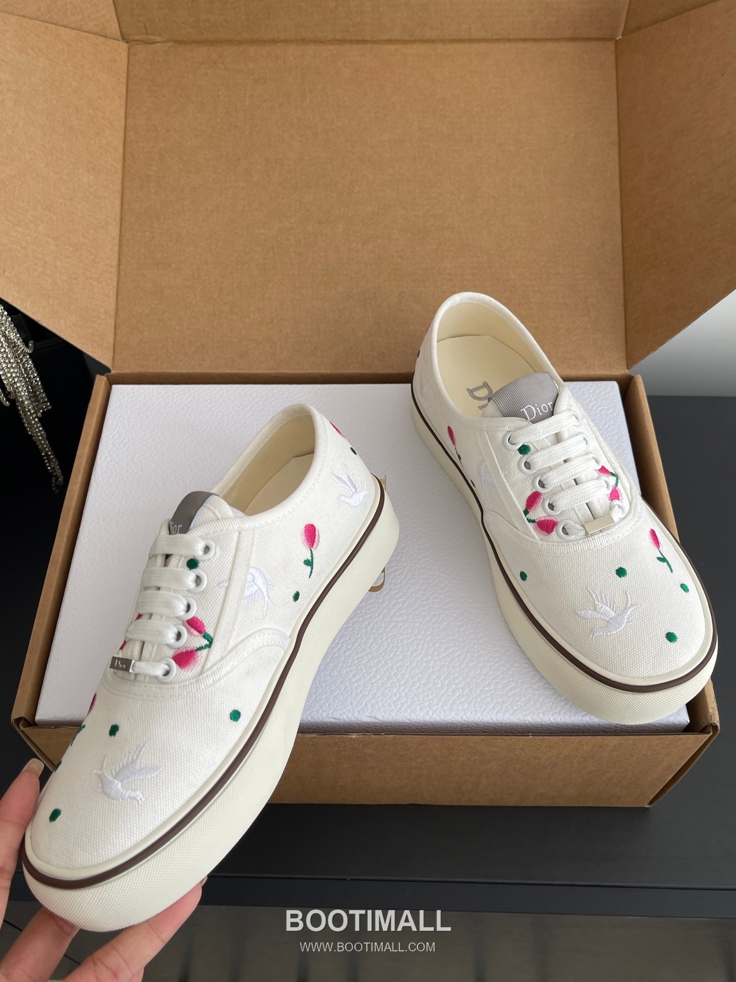 Dior Embroidered Low-Top Sneaker Canvas, Breathable Textile Beige Sneakers 디올 자수 로우탑 스니커즈 캔버스, 통기성 텍스타일 베이지 3