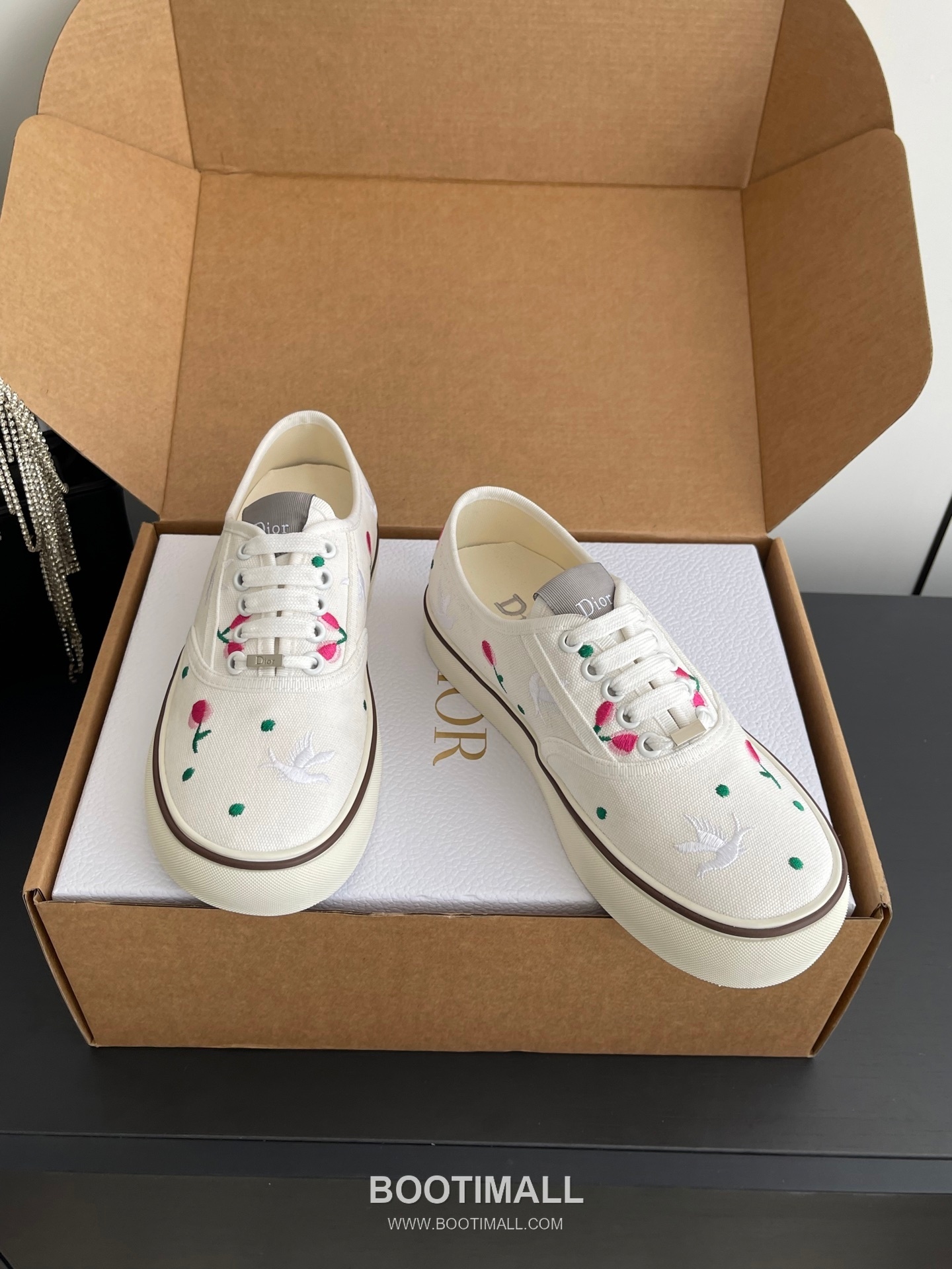 Dior Embroidered Low-Top Sneaker Canvas, Breathable Textile Beige Sneakers 디올 자수 로우탑 스니커즈 캔버스, 통기성 텍스타일 베이지 6