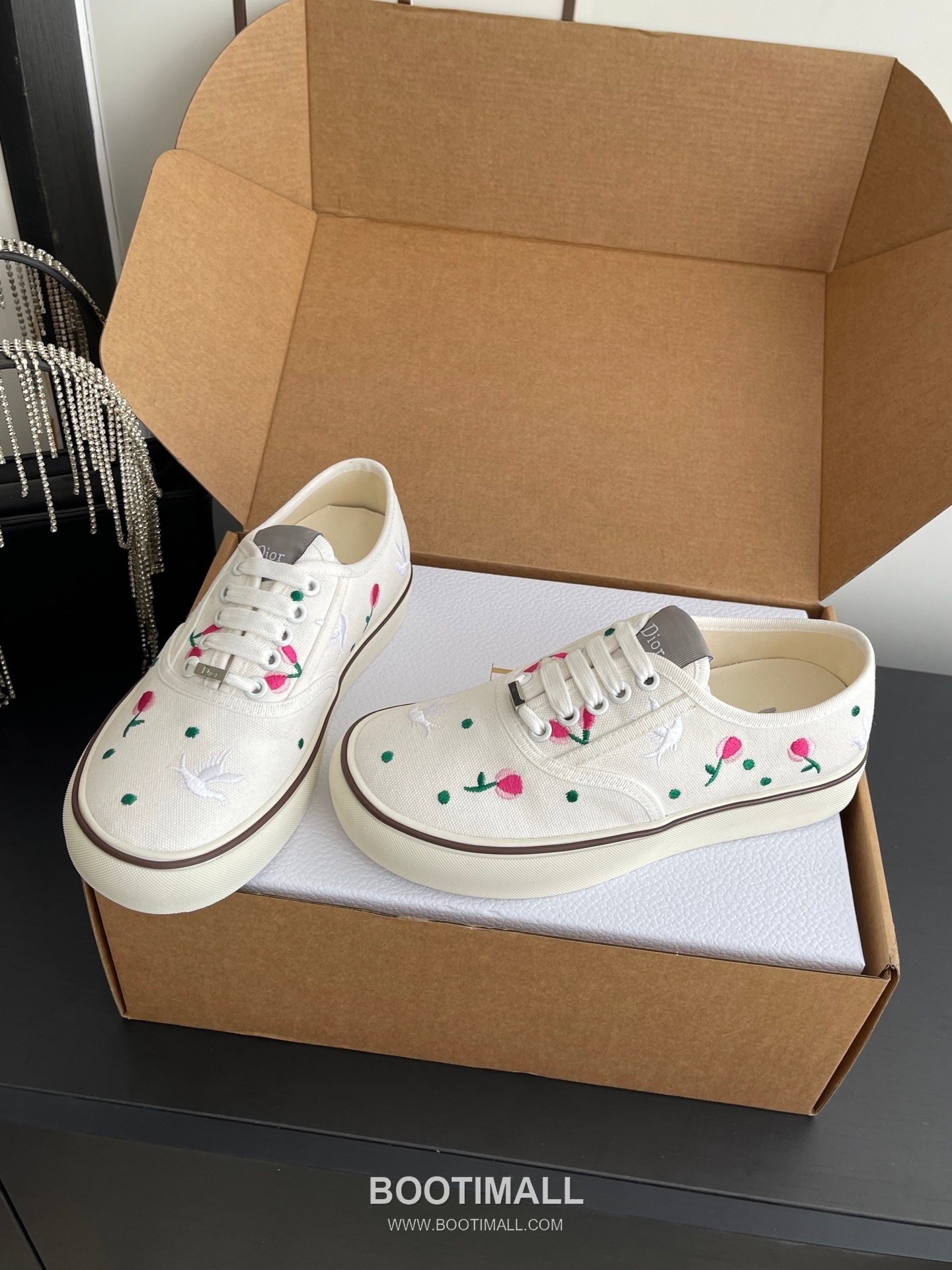 Dior Embroidered Low-Top Sneaker Canvas, Breathable Textile Beige Sneakers 디올 자수 로우탑 스니커즈 캔버스, 통기성 텍스타일 베이지 7