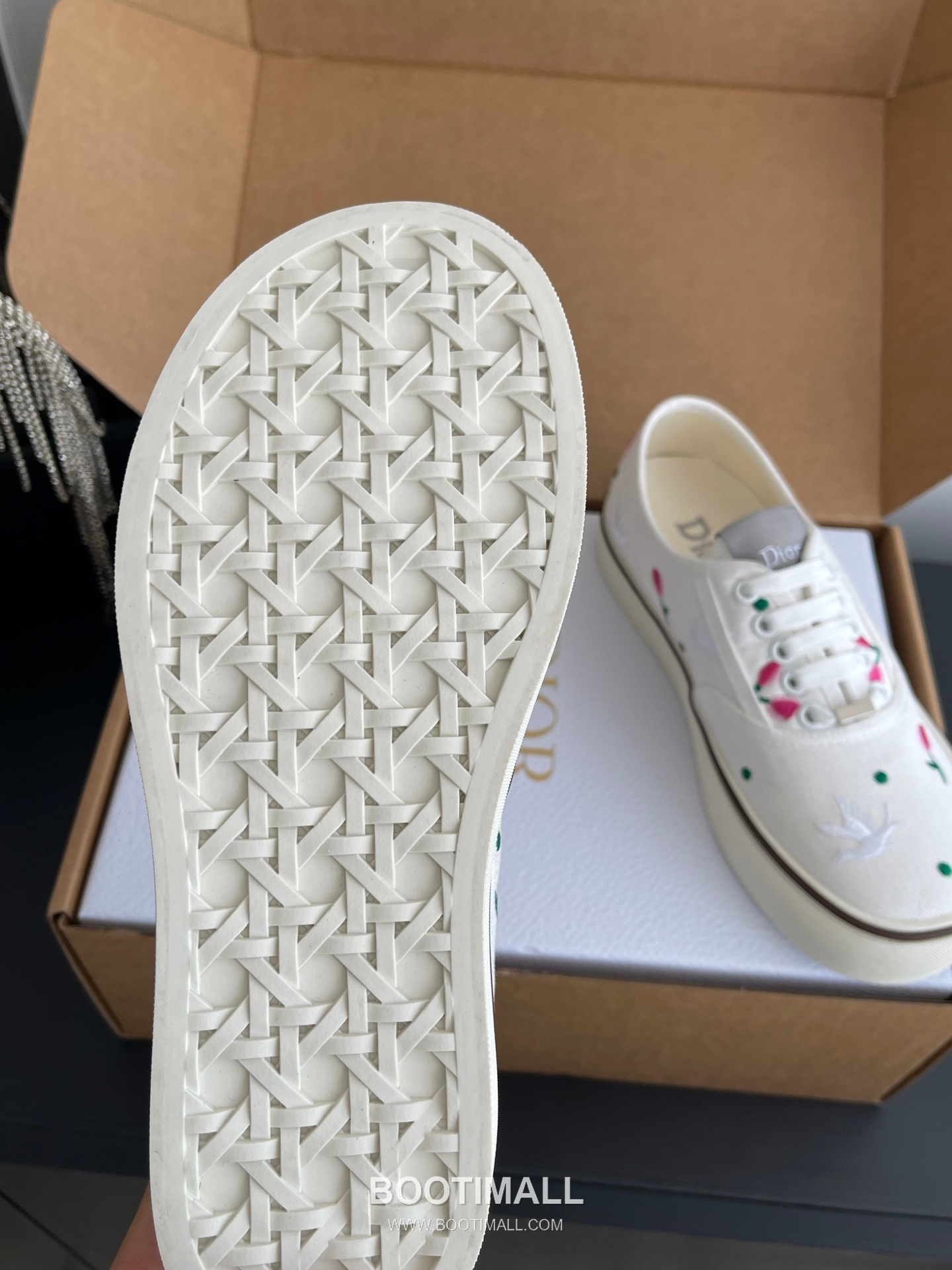 Dior Embroidered Low-Top Sneaker Canvas, Breathable Textile Beige Sneakers 디올 자수 로우탑 스니커즈 캔버스, 통기성 텍스타일 베이지 8