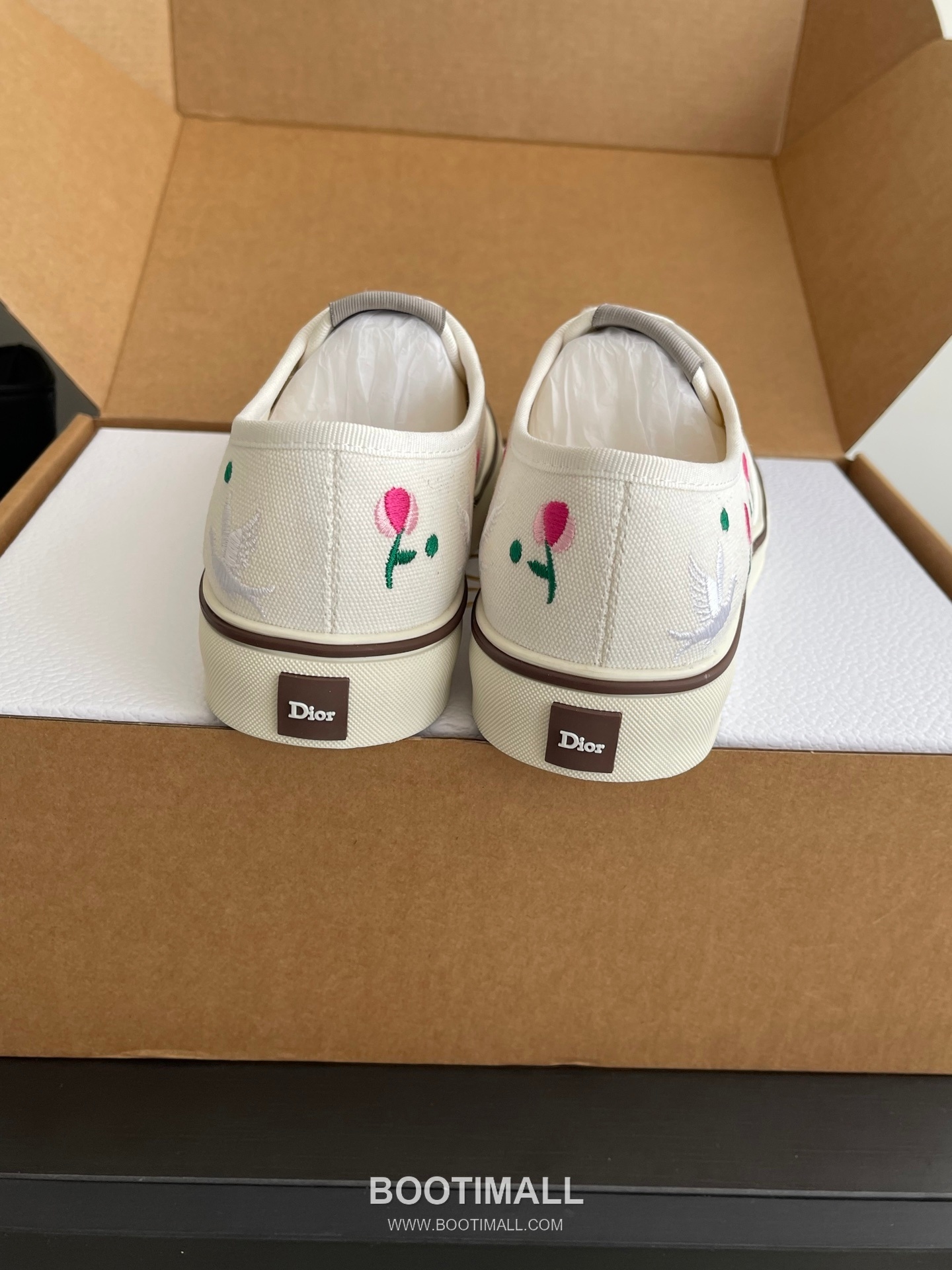 Dior Embroidered Low-Top Sneaker Canvas, Breathable Textile Beige Sneakers 디올 자수 로우탑 스니커즈 캔버스, 통기성 텍스타일 베이지 9