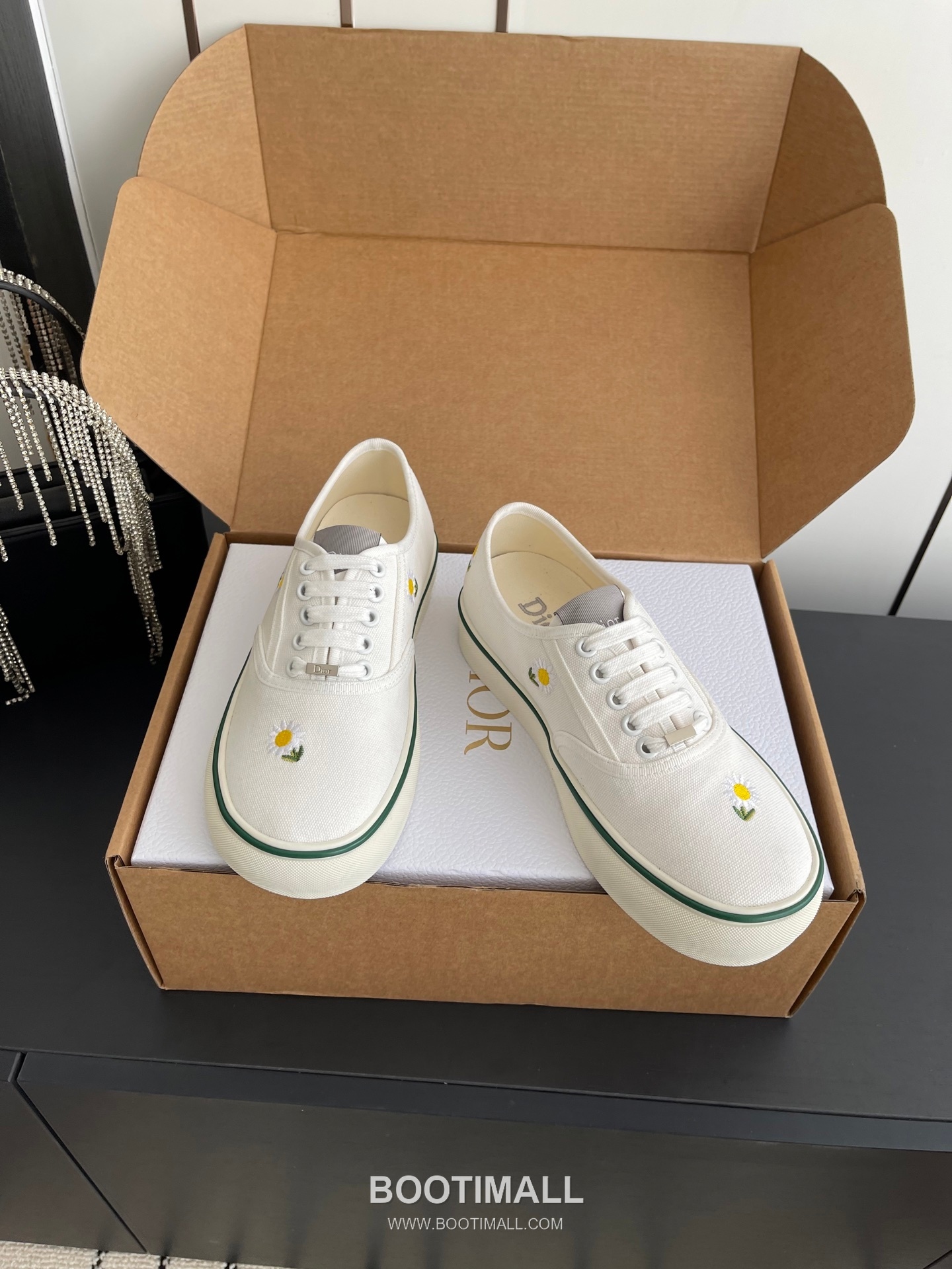Dior Embroidered Low-Top Sneaker Canvas, Breathable Textile Beige Sneakers 디올 자수 로우탑 스니커즈 캔버스, 통기성 텍스타일 베이지 6