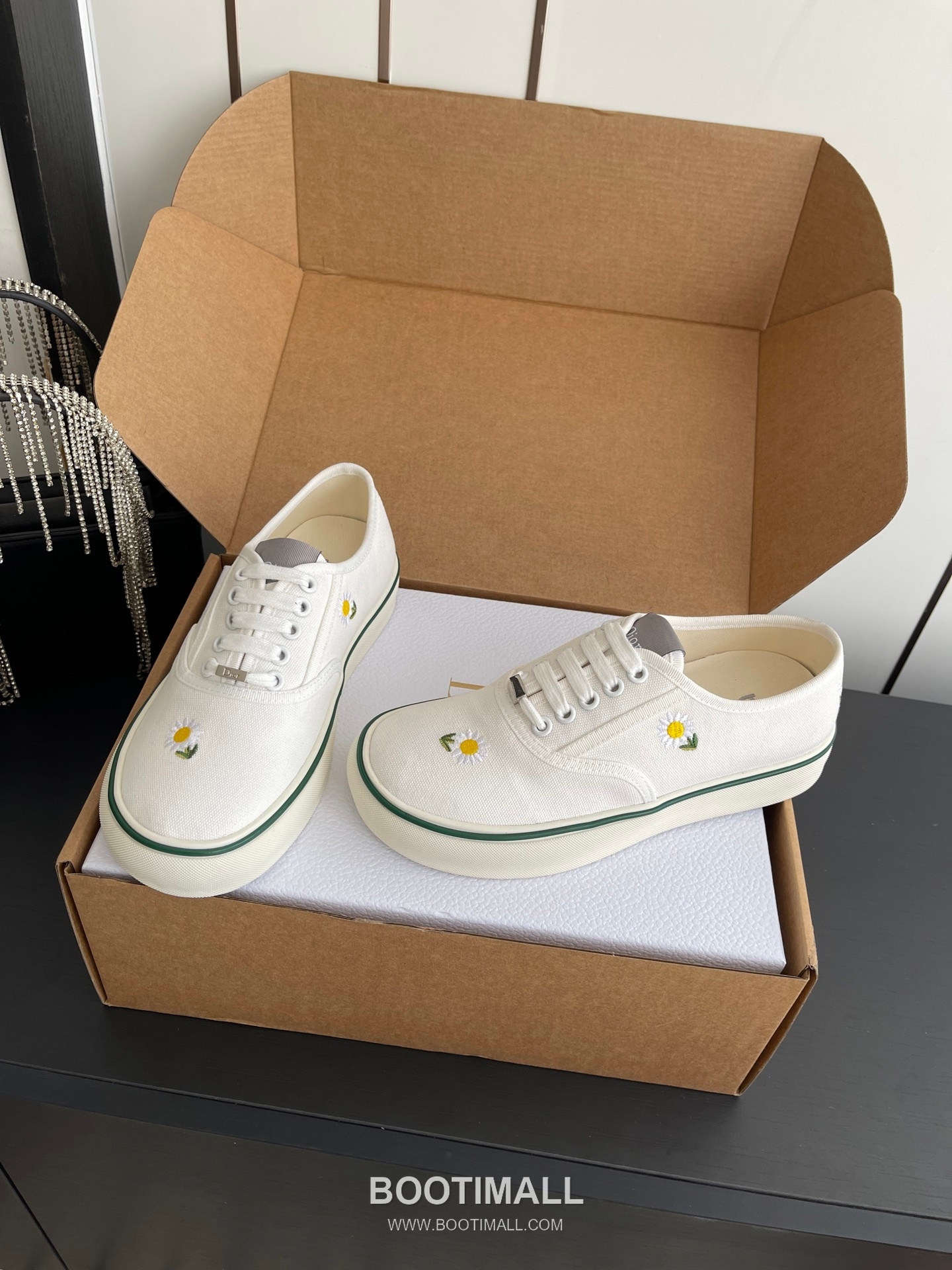 Dior Embroidered Low-Top Sneaker Canvas, Breathable Textile Beige Sneakers 디올 자수 로우탑 스니커즈 캔버스, 통기성 텍스타일 베이지 7