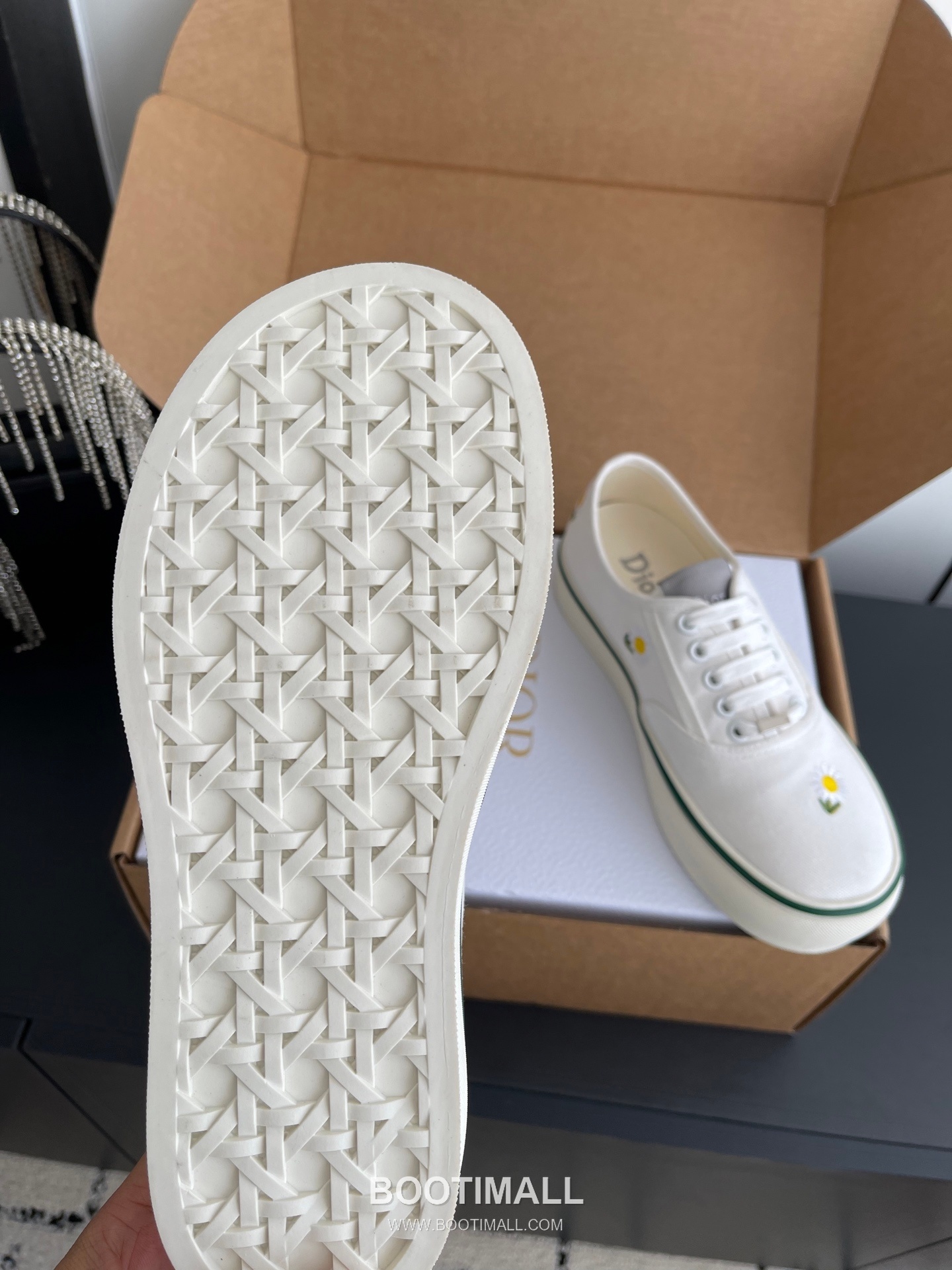 Dior Embroidered Low-Top Sneaker Canvas, Breathable Textile Beige Sneakers 디올 자수 로우탑 스니커즈 캔버스, 통기성 텍스타일 베이지 8