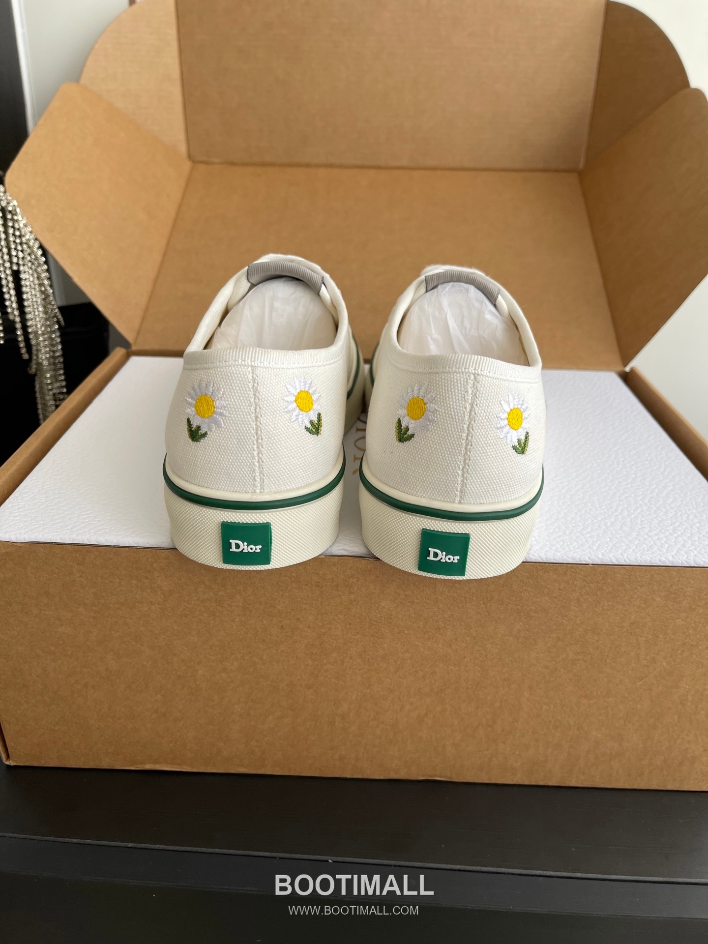 Dior Embroidered Low-Top Sneaker Canvas, Breathable Textile Beige Sneakers 디올 자수 로우탑 스니커즈 캔버스, 통기성 텍스타일 베이지 9