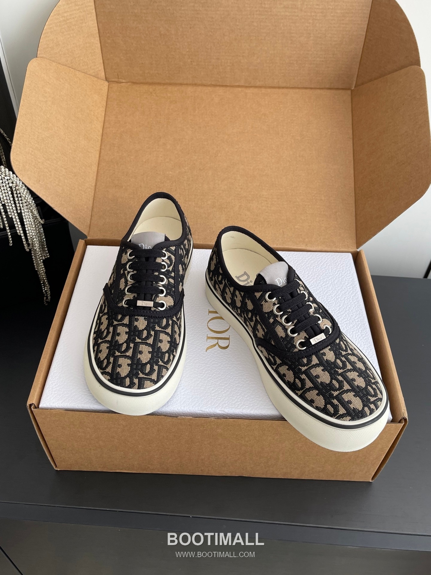 Dior Embroidered Low-Top Sneaker Canvas, Breathable Textile Beige Sneakers 디올 자수 로우탑 스니커즈 캔버스, 통기성 텍스타일 베이지 6