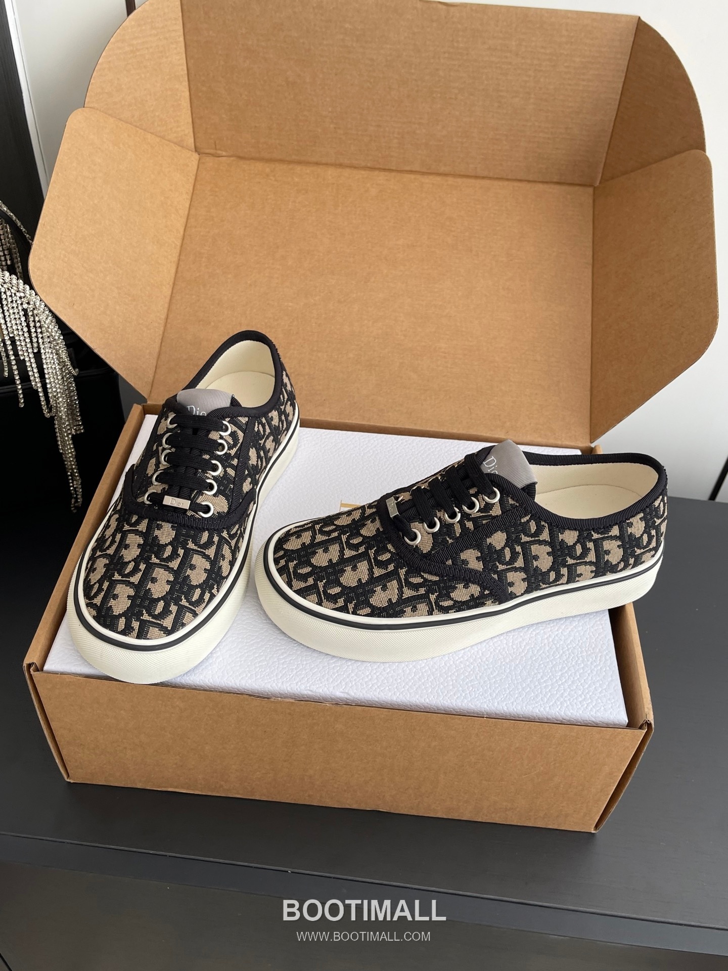 Dior Embroidered Low-Top Sneaker Canvas, Breathable Textile Beige Sneakers 디올 자수 로우탑 스니커즈 캔버스, 통기성 텍스타일 베이지 7