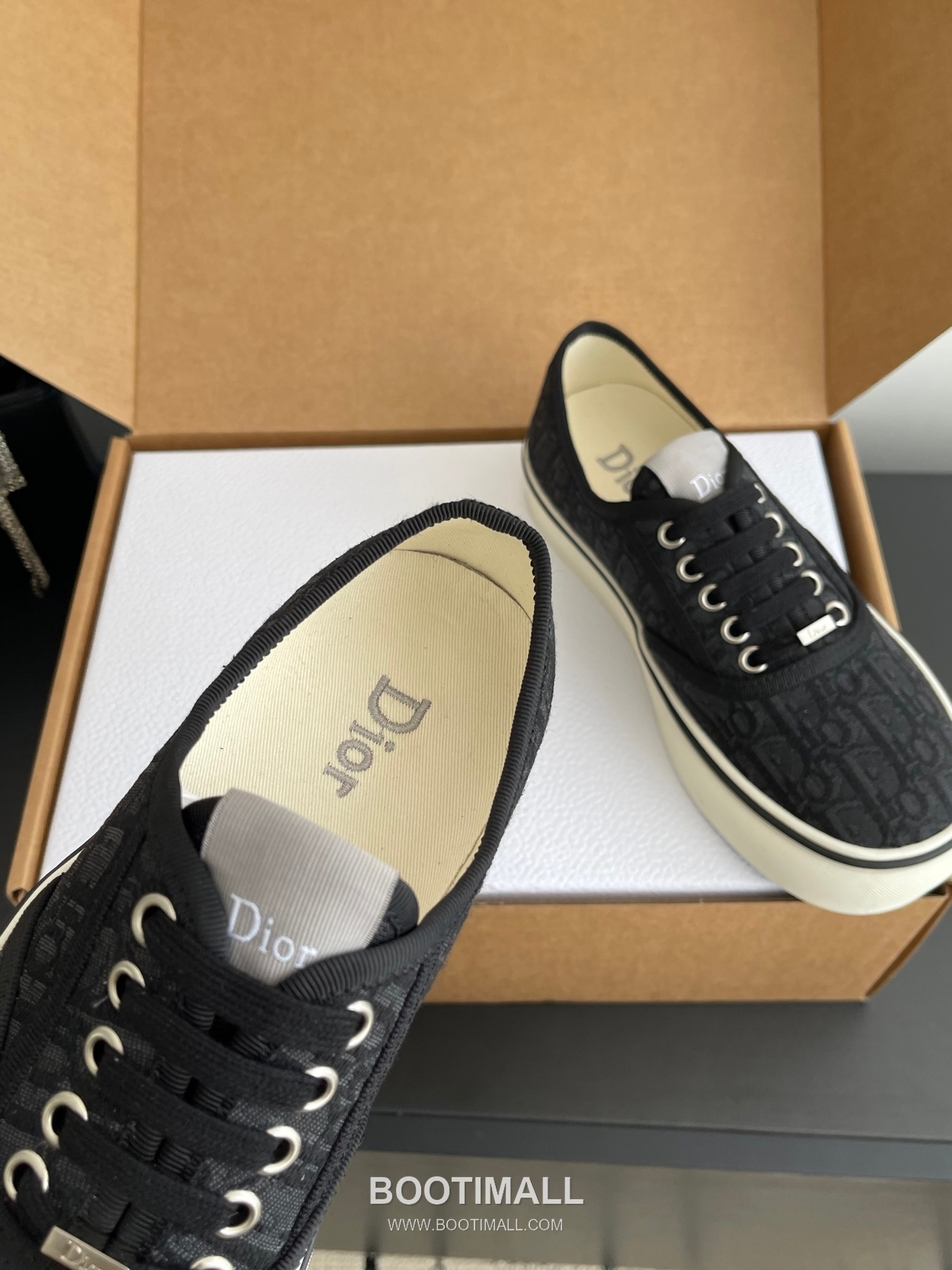 Dior Embroidered Low-Top Sneaker Canvas, Breathable Textile Beige Sneakers 디올 자수 로우탑 스니커즈 캔버스, 통기성 텍스타일 베이지 4