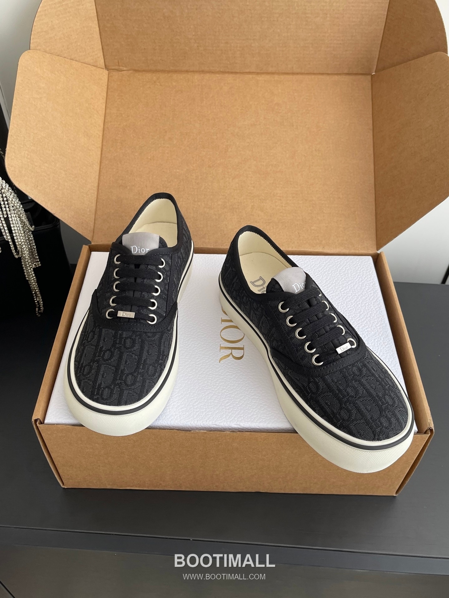 Dior Embroidered Low-Top Sneaker Canvas, Breathable Textile Beige Sneakers 디올 자수 로우탑 스니커즈 캔버스, 통기성 텍스타일 베이지 6