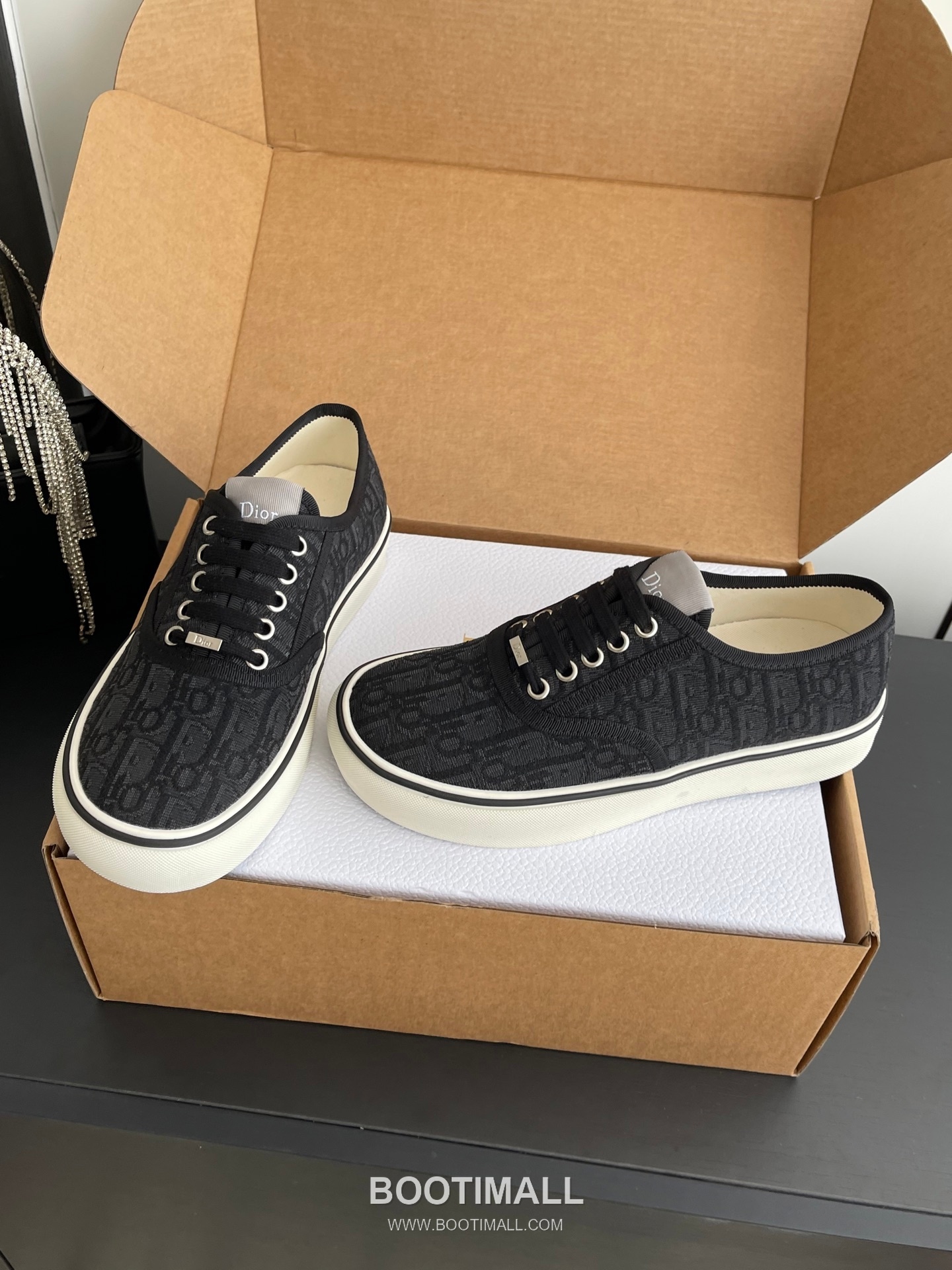 Dior Embroidered Low-Top Sneaker Canvas, Breathable Textile Beige Sneakers 디올 자수 로우탑 스니커즈 캔버스, 통기성 텍스타일 베이지 7