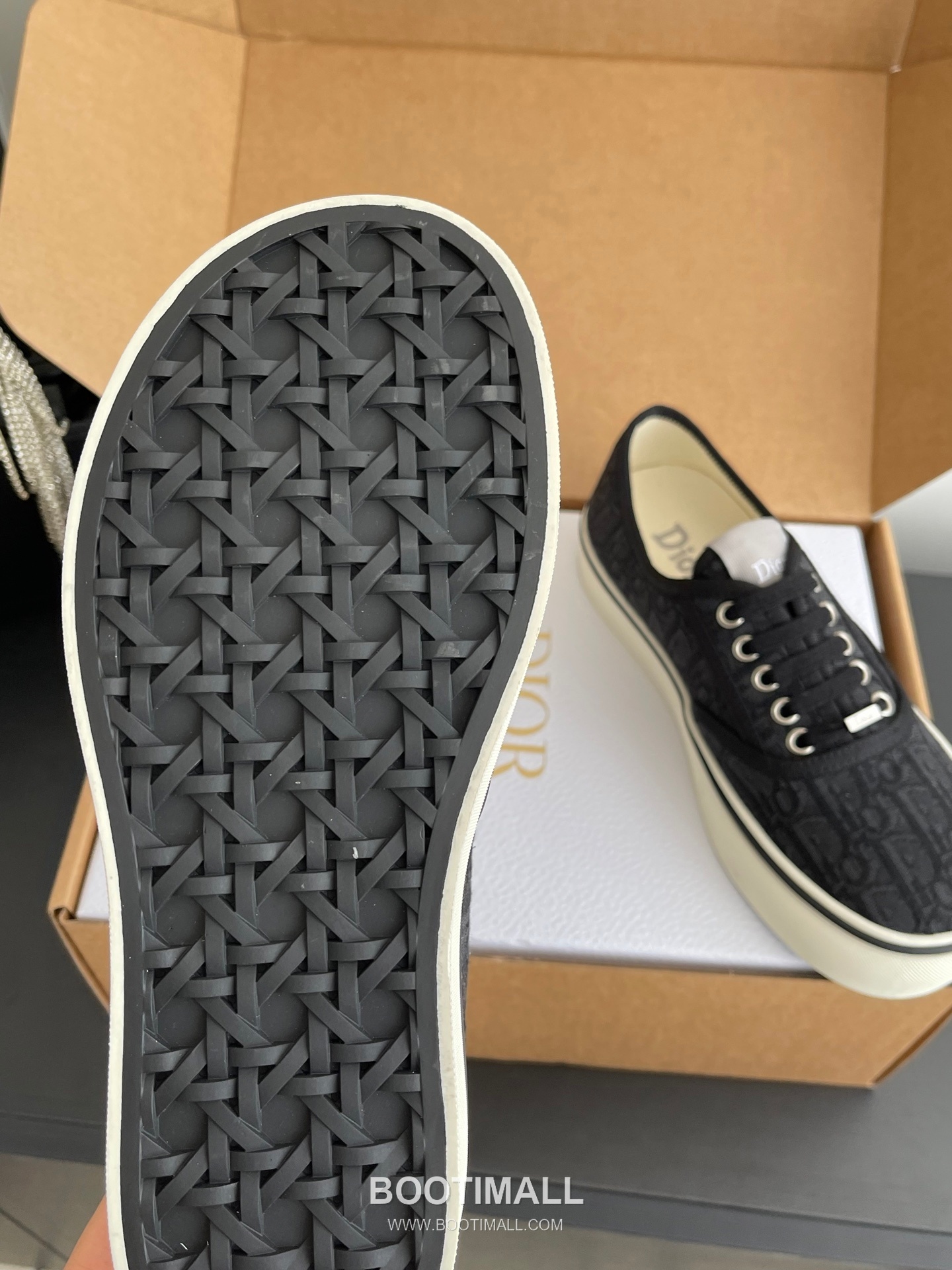 Dior Embroidered Low-Top Sneaker Canvas, Breathable Textile Beige Sneakers 디올 자수 로우탑 스니커즈 캔버스, 통기성 텍스타일 베이지 8