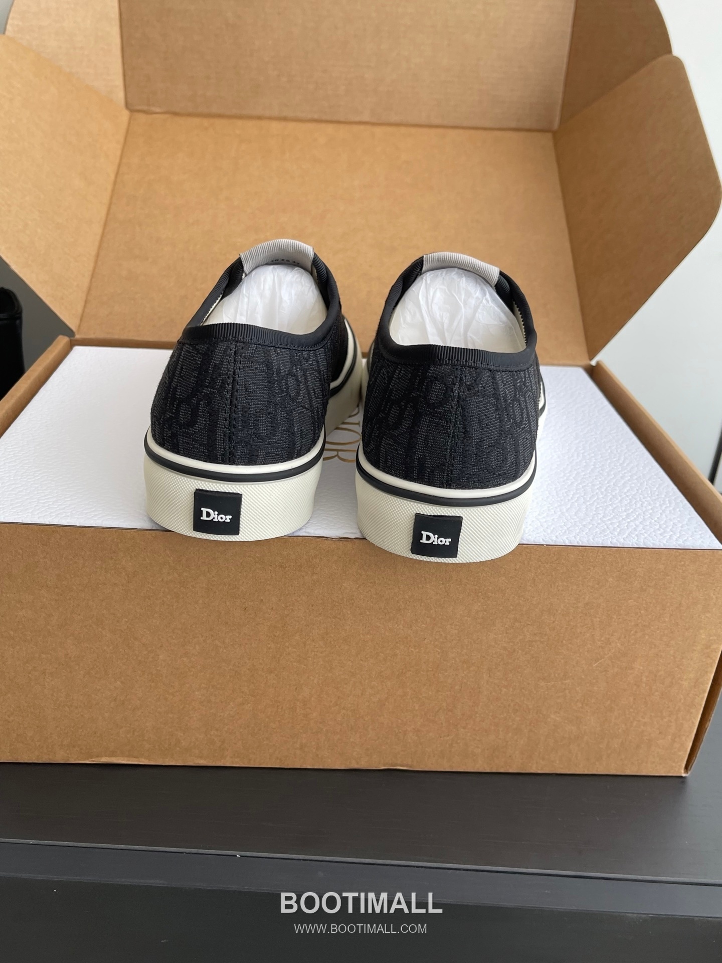 Dior Embroidered Low-Top Sneaker Canvas, Breathable Textile Beige Sneakers 디올 자수 로우탑 스니커즈 캔버스, 통기성 텍스타일 베이지 9