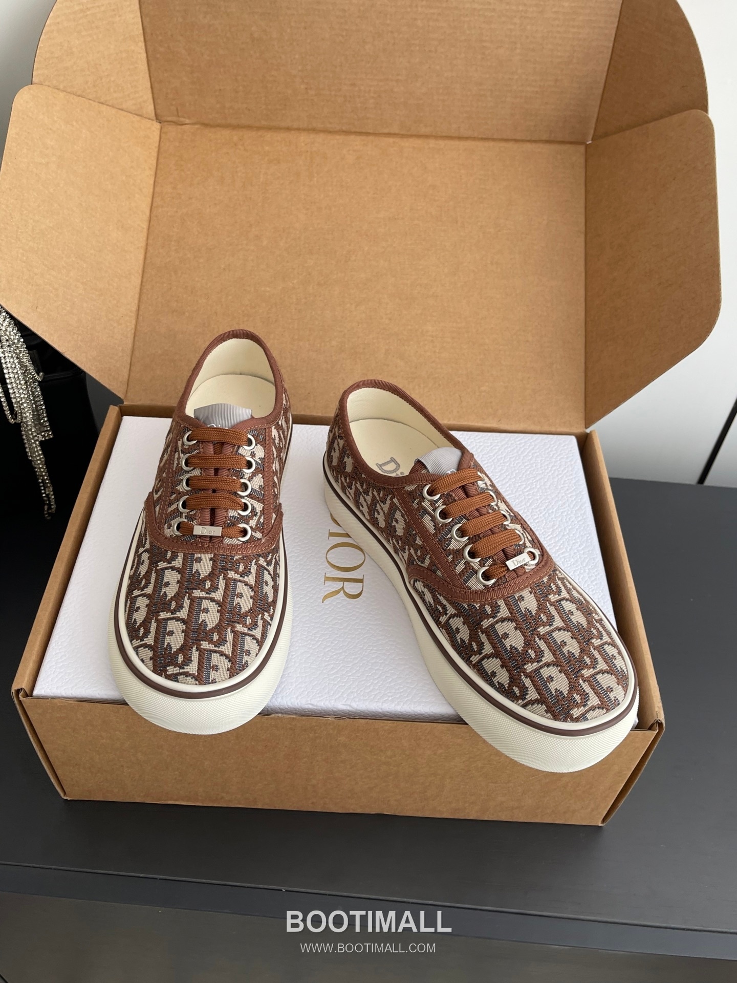 Dior Embroidered Low-Top Sneaker Canvas, Breathable Textile Beige Sneakers 디올 자수 로우탑 스니커즈 캔버스, 통기성 텍스타일 베이지 6