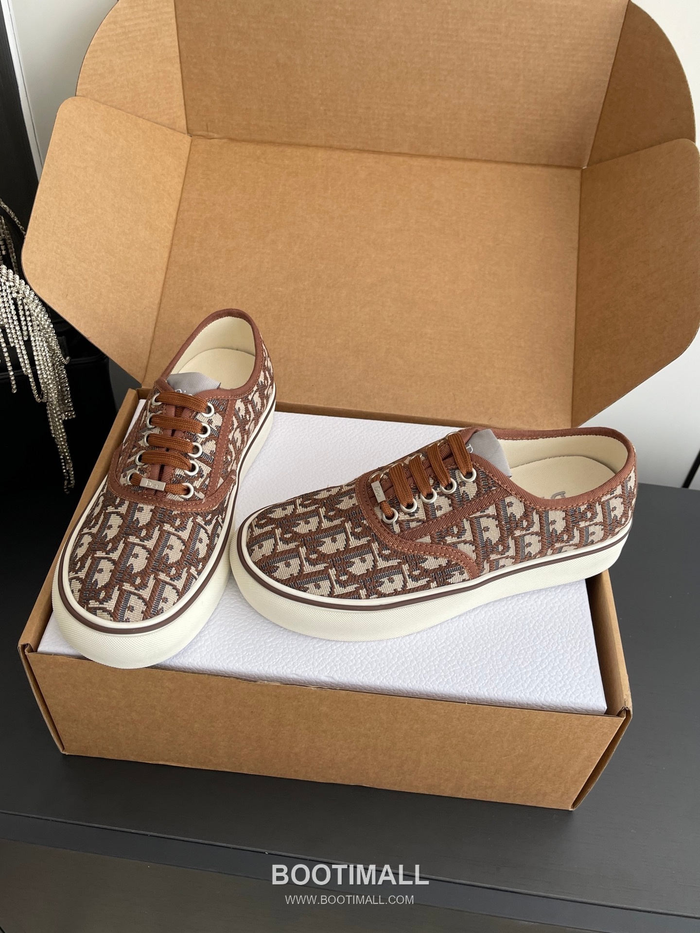 Dior Embroidered Low-Top Sneaker Canvas, Breathable Textile Beige Sneakers 디올 자수 로우탑 스니커즈 캔버스, 통기성 텍스타일 베이지 7