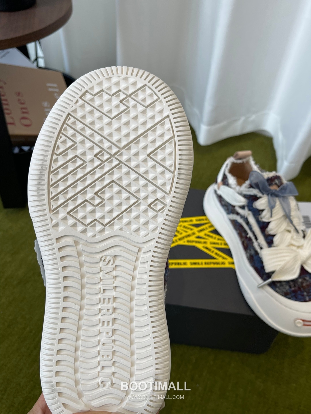 Open Smile Canvas Canvas Wool White Sneakers 오픈 스마일 캔버스 캔버스, 울 화이트 스니커즈 5