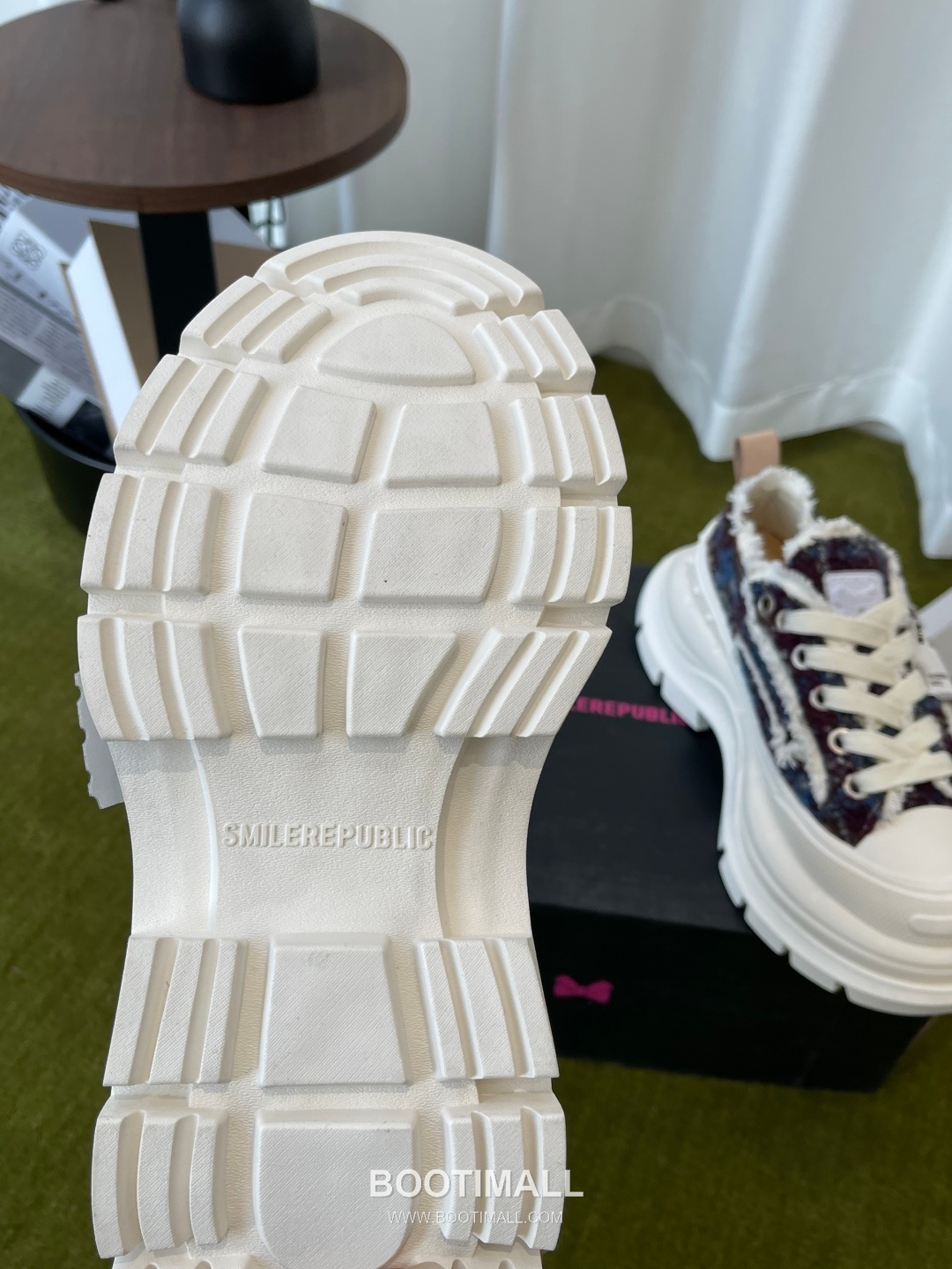 Low Top Sneaker 2.0 Soft Material Beige Sneakers 로우탑 스니커즈 2.0 부드러운 소재 베이지 5