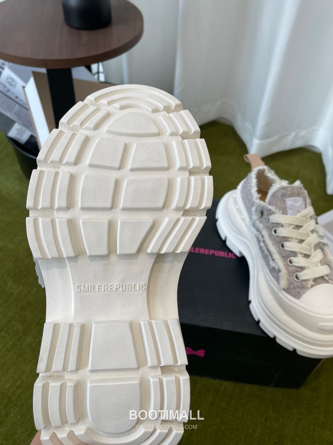 Low Top Sneaker 2.0 Soft Material Beige Sneakers 로우탑 스니커즈 2.0 부드러운 소재 베이지 5