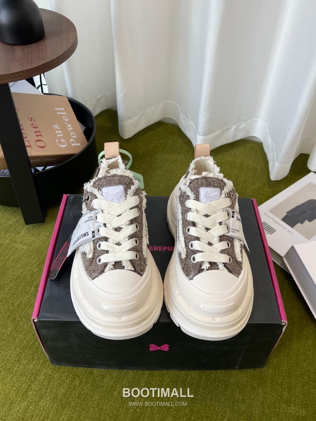 Low Top Sneaker 2.0 Soft Material Beige Sneakers 로우탑 스니커즈 2.0 부드러운 소재 베이지 1