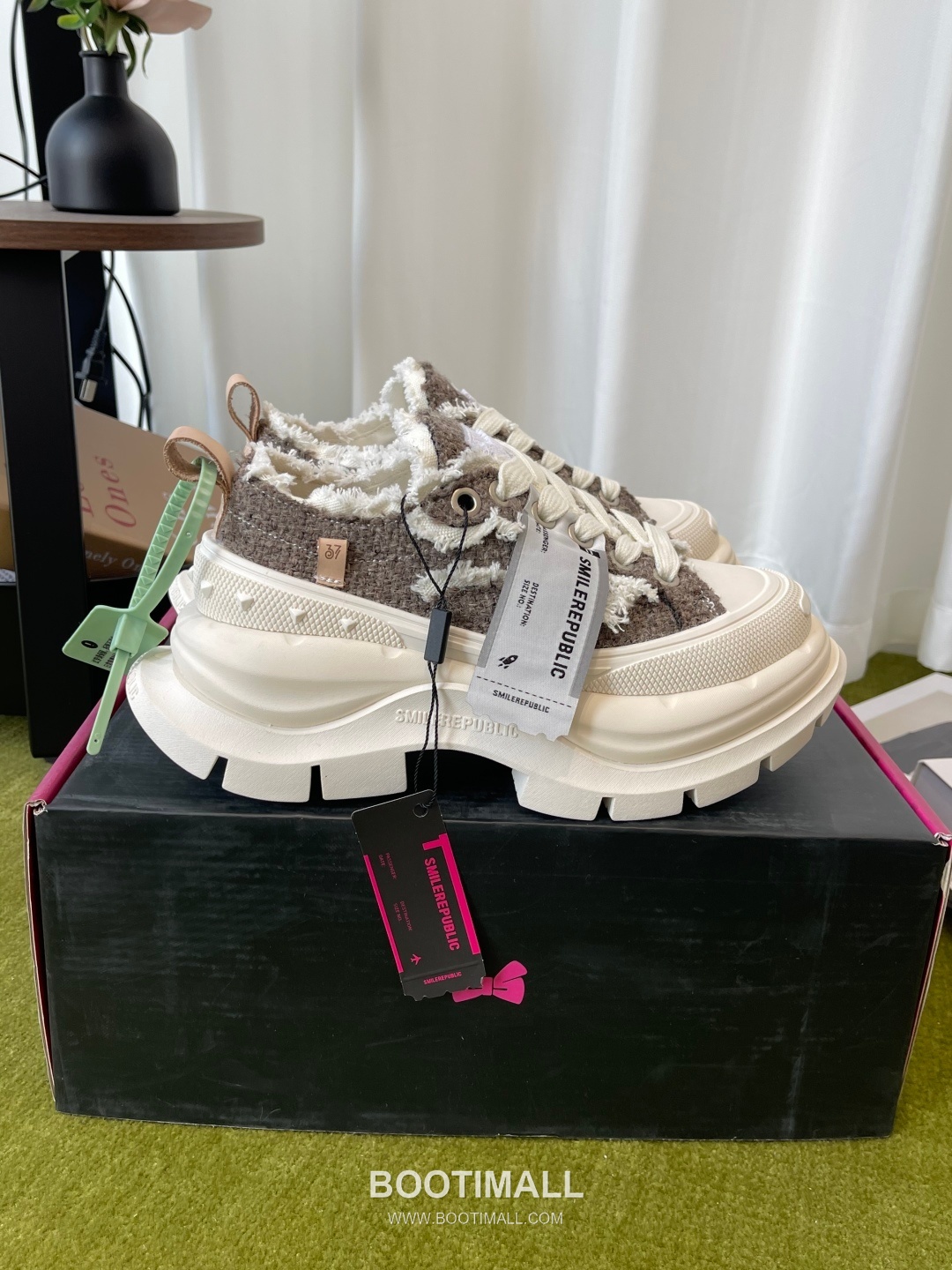 Low Top Sneaker 2.0 Soft Material Beige Sneakers 로우탑 스니커즈 2.0 부드러운 소재 베이지 2