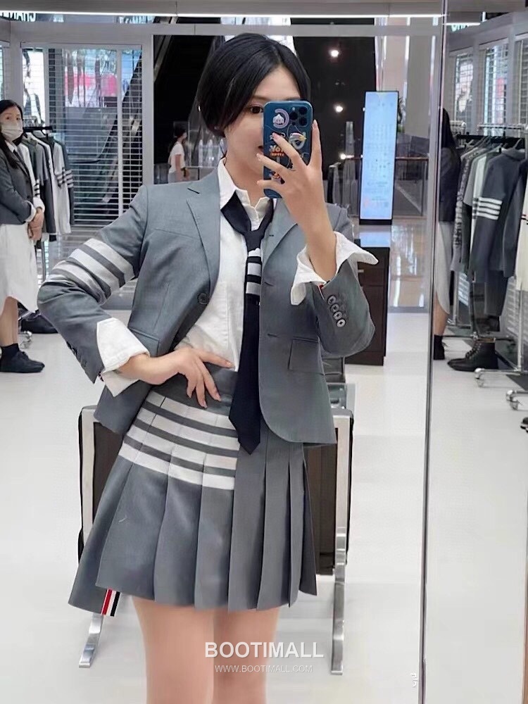 Thom Browne Four-Stripes A-Line Skirt Wool Suit Fabric Dark Color 톰브라운 사선 4선 A라인 스커트 양모 수트 원단 다크 컬러 1