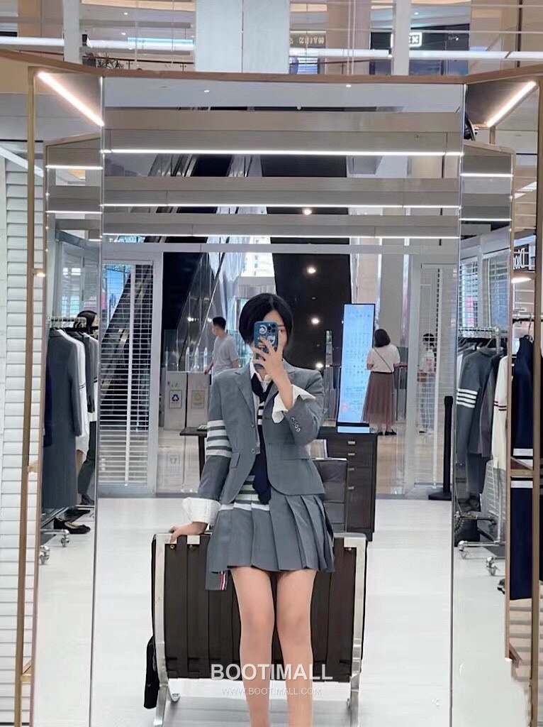 Thom Browne Four-Stripes A-Line Skirt Wool Suit Fabric Dark Color 톰브라운 사선 4선 A라인 스커트 양모 수트 원단 다크 컬러 2