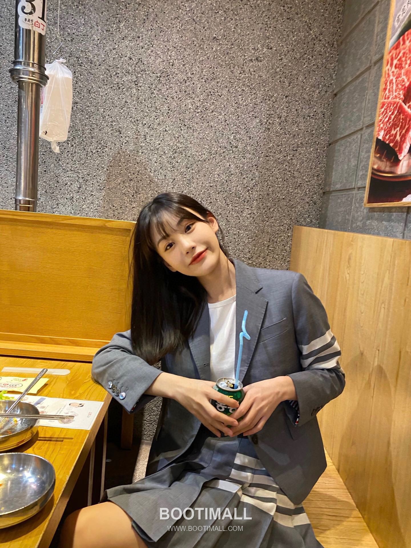 Thom Browne Four-Stripes A-Line Skirt Wool Suit Fabric Dark Color 톰브라운 사선 4선 A라인 스커트 양모 수트 원단 다크 컬러 3