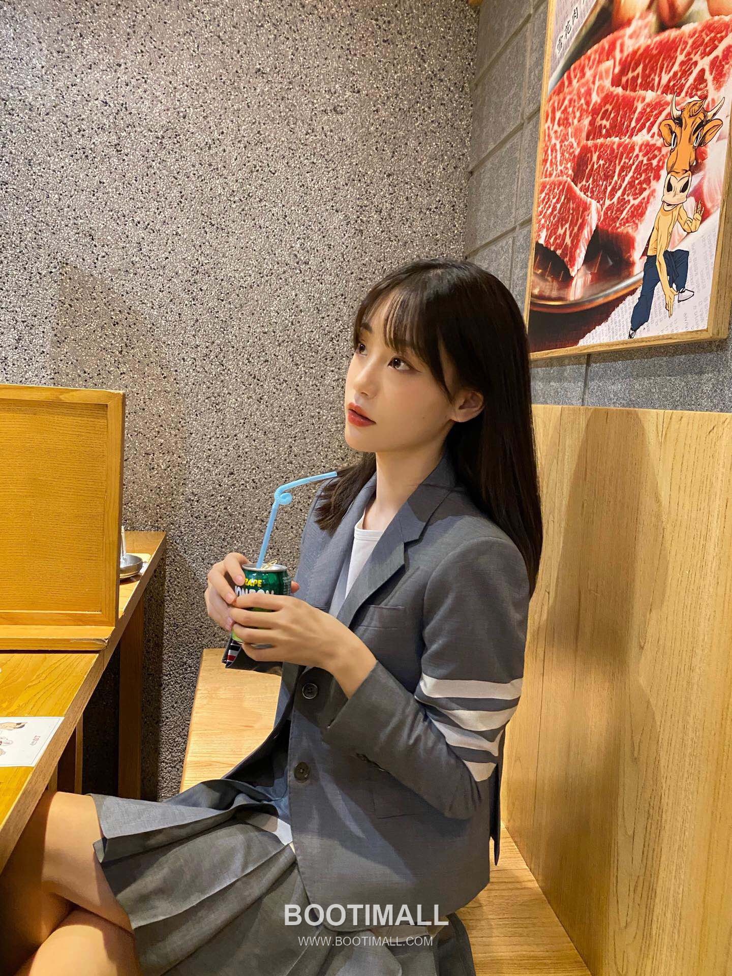 Thom Browne Four-Stripes A-Line Skirt Wool Suit Fabric Dark Color 톰브라운 사선 4선 A라인 스커트 양모 수트 원단 다크 컬러 4