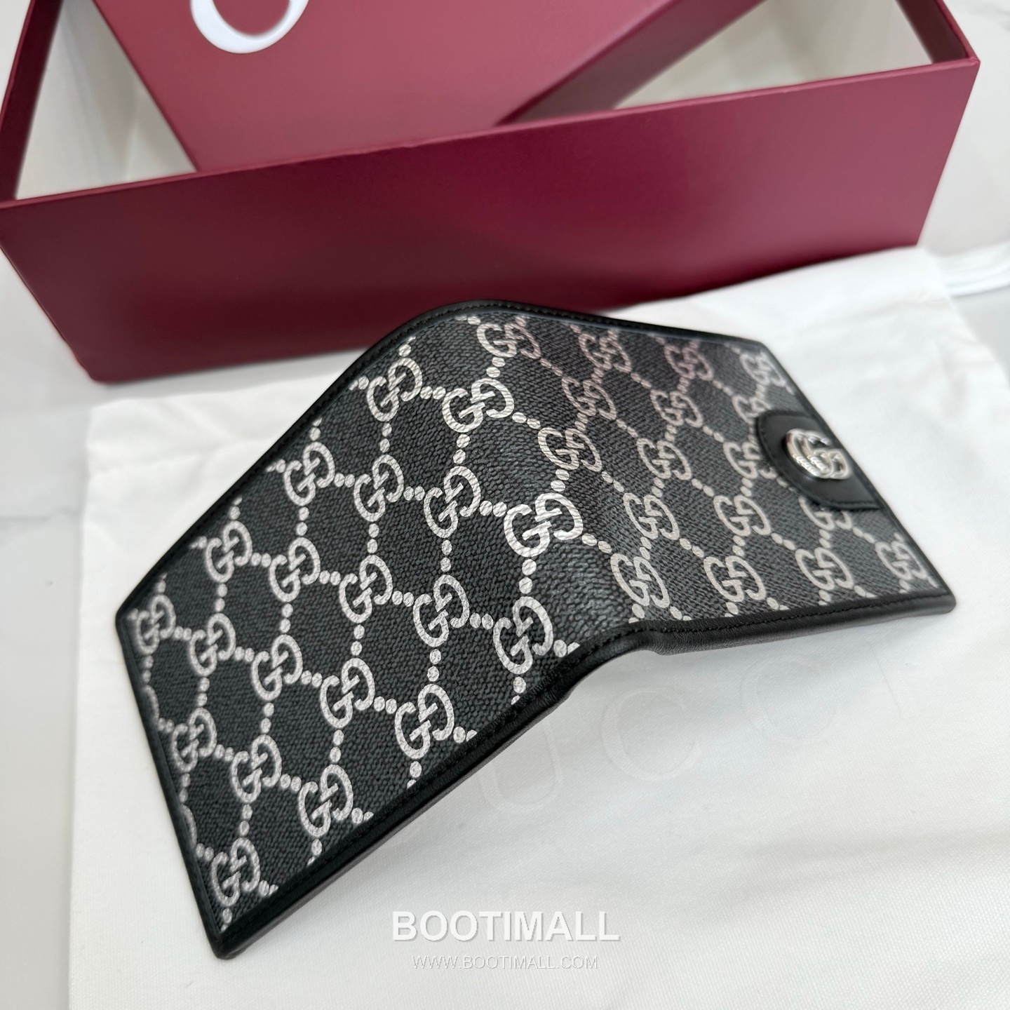 Gucci Double Fold Wallet Coated Canvas and Leather Black 구찌 더블 폴드 지갑 코팅 캔버스 및 가죽 블랙 11cm 3