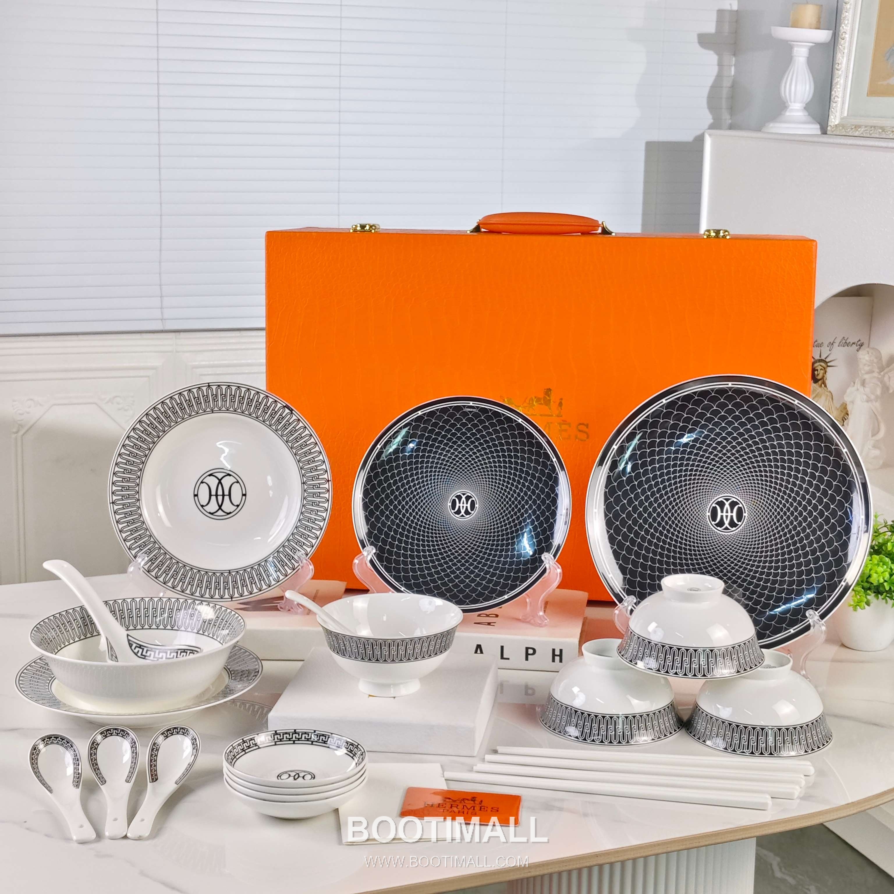 Hermes Dinnerware Set 22 Pieces Black Tableware 에르메스 22피스 식기 세트 블랙 1