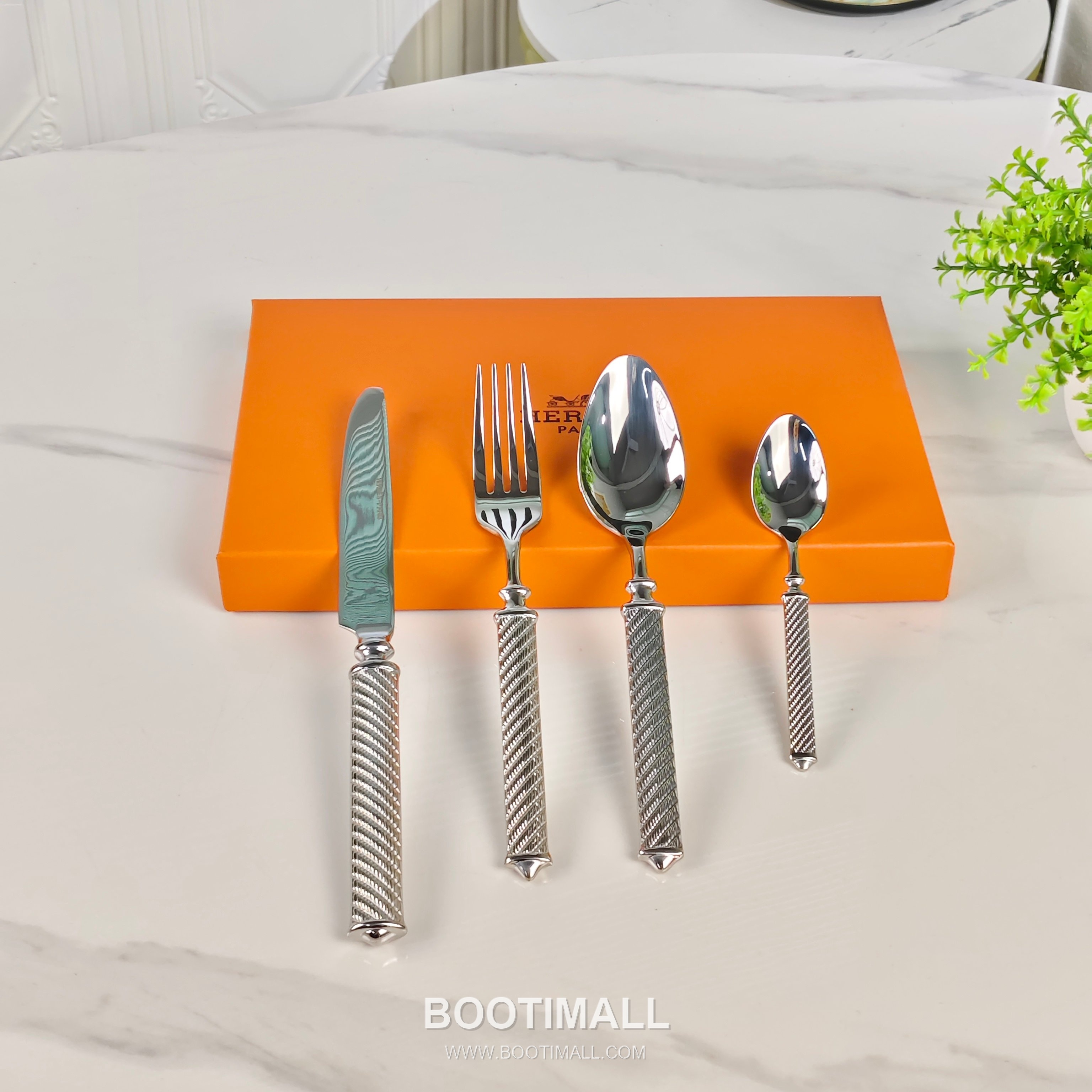 Hermes Ribbed Cutlery Set Gold Acc 에르메스 리브드 커틀러리 세트 골드 액세서리 Small Spoon: 14cm, Large Spoon: 20.5cm, Fork: 21cm, Knife: 24.5cm, Box: 26.5cm x 16.5cm x 3cm 2