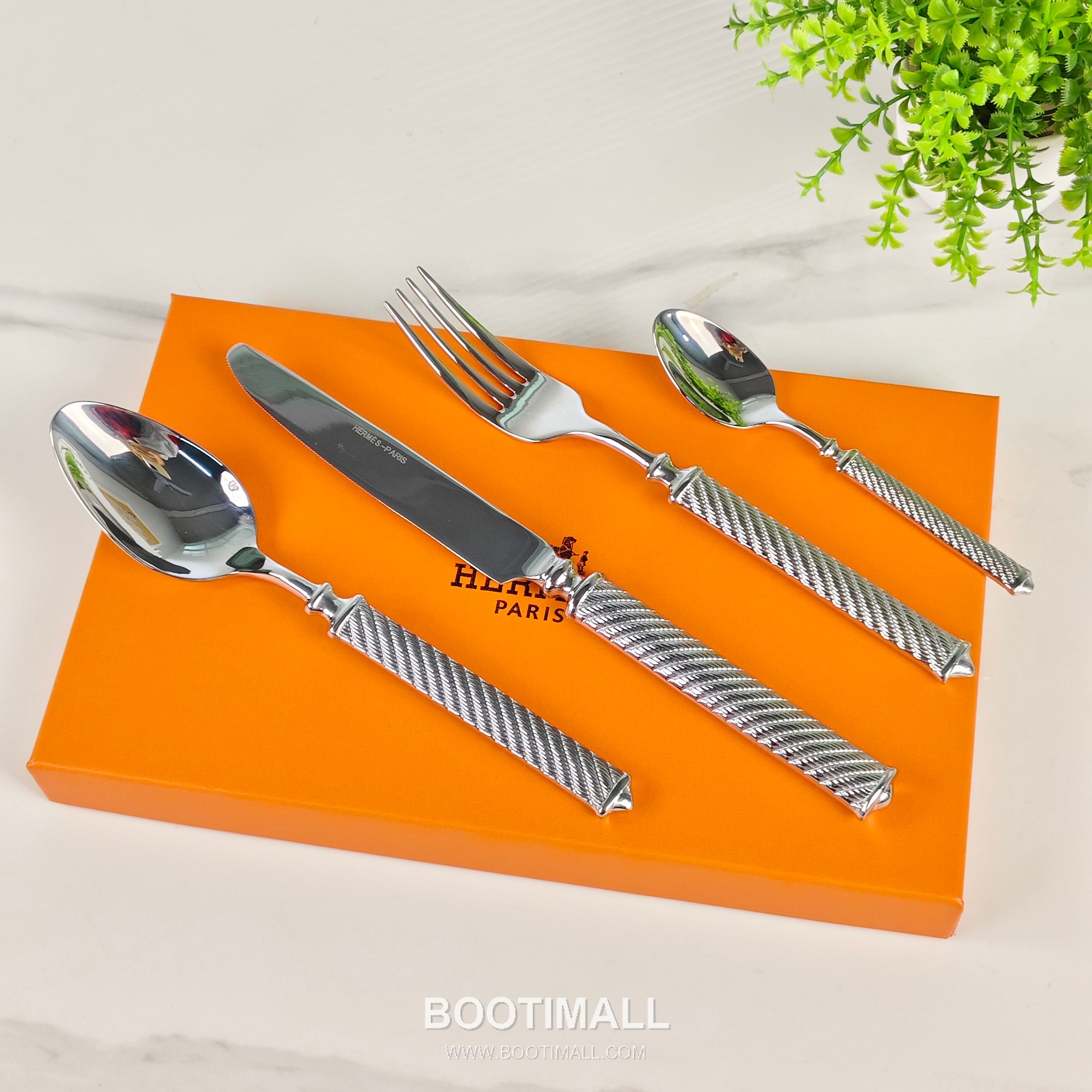 Hermes Ribbed Cutlery Set Gold Acc 에르메스 리브드 커틀러리 세트 골드 액세서리 Small Spoon: 14cm, Large Spoon: 20.5cm, Fork: 21cm, Knife: 24.5cm, Box: 26.5cm x 16.5cm x 3cm 3