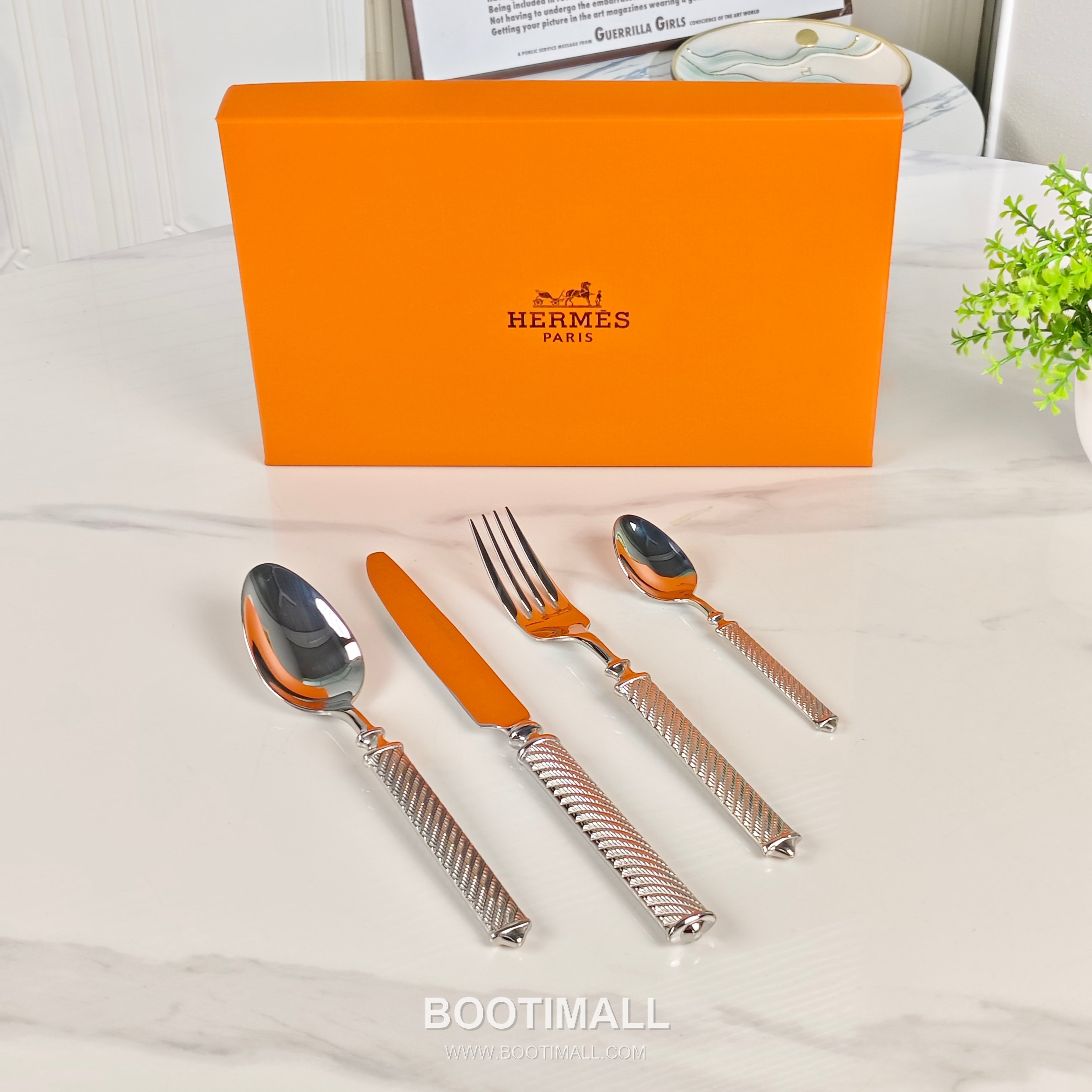 Hermes Ribbed Cutlery Set Gold Acc 에르메스 리브드 커틀러리 세트 골드 액세서리 Small Spoon: 14cm, Large Spoon: 20.5cm, Fork: 21cm, Knife: 24.5cm, Box: 26.5cm x 16.5cm x 3cm 4