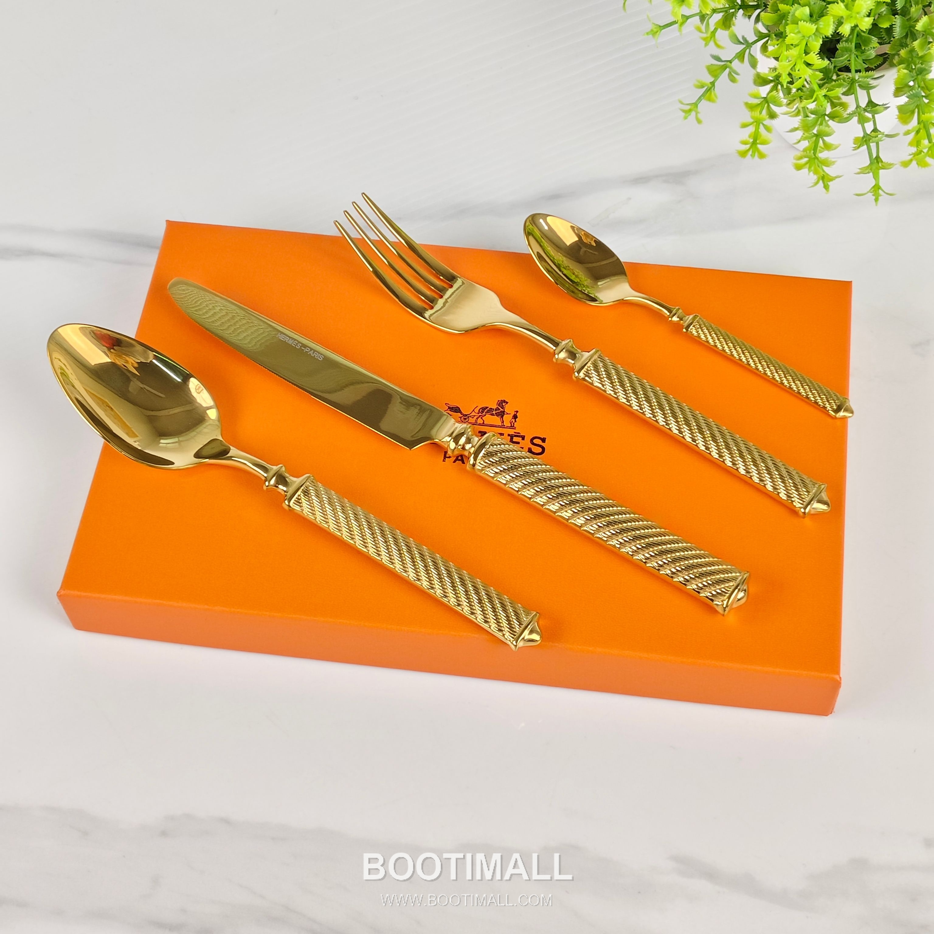 Hermes Ribbed Cutlery Set Gold Acc 에르메스 리브드 커틀러리 세트 골드 액세서리 Small Spoon: 14cm, Large Spoon: 20.5cm, Fork: 21cm, Knife: 24.5cm, Box: 26.5cm x 16.5cm x 3cm 14