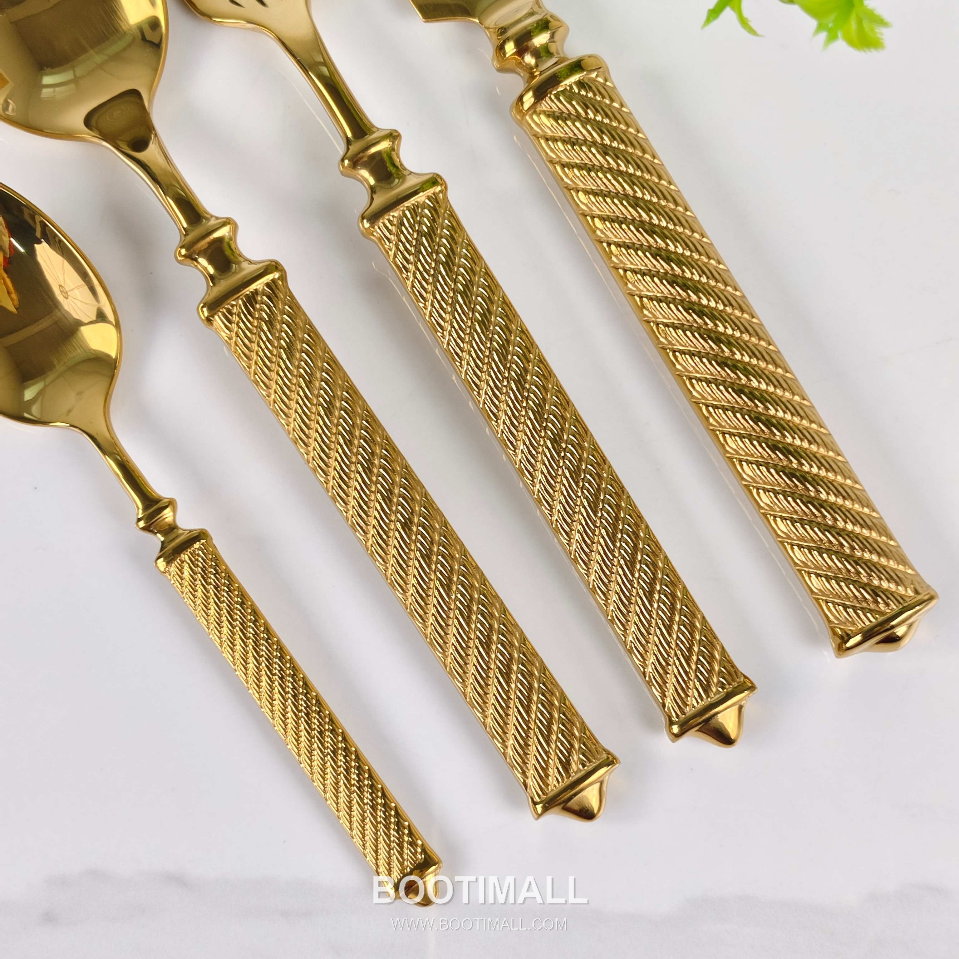 Hermes Ribbed Cutlery Set Gold Acc 에르메스 리브드 커틀러리 세트 골드 액세서리 Small Spoon: 14cm, Large Spoon: 20.5cm, Fork: 21cm, Knife: 24.5cm, Box: 26.5cm x 16.5cm x 3cm 17