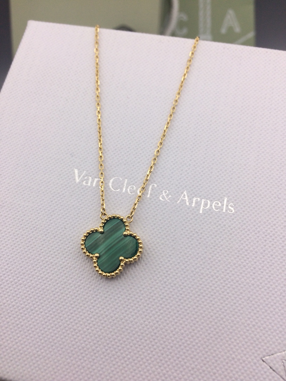 Van Cleef & Arpels Alhambra 반클리프 아펠 알함브라 목걸이 18K 골드 공작석 3