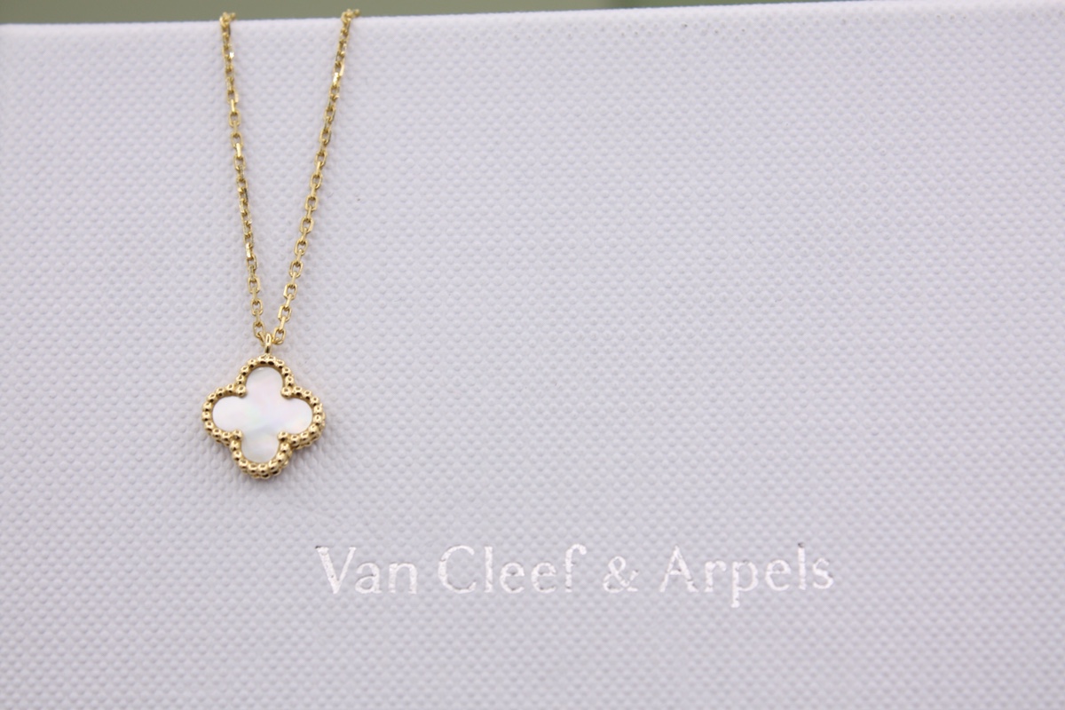 Van Cleef & Arpels Alhambra 반클리프 아펠 알함브라 목걸이 18K 골드 자개 3