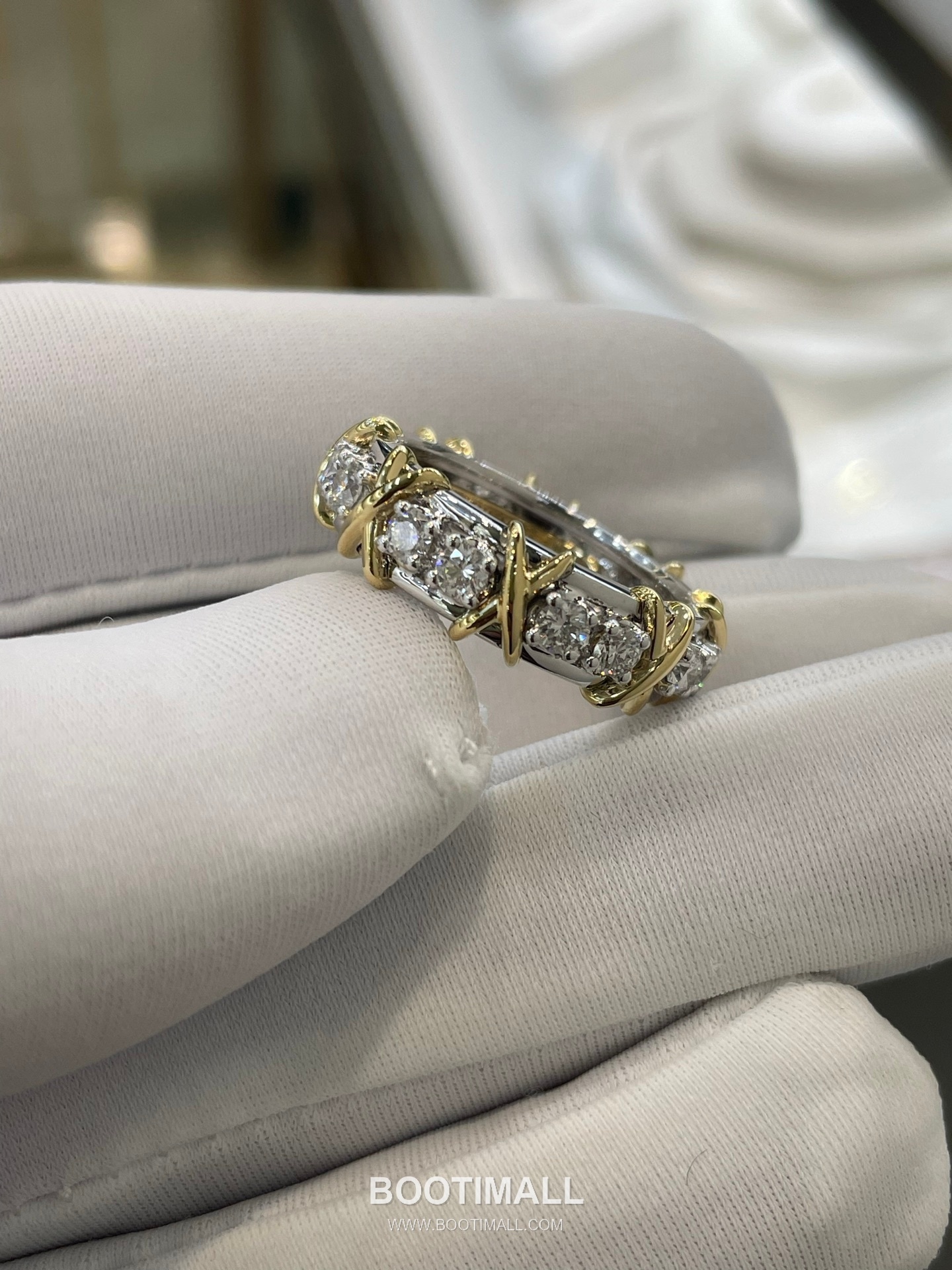 Hermes Sixteen Stone Bracelet 18K Gold, Platinum, Diamond Gold 에르메스 십육석 팔찌 18K 골드, 플래티넘, 다이아몬드 골드 17