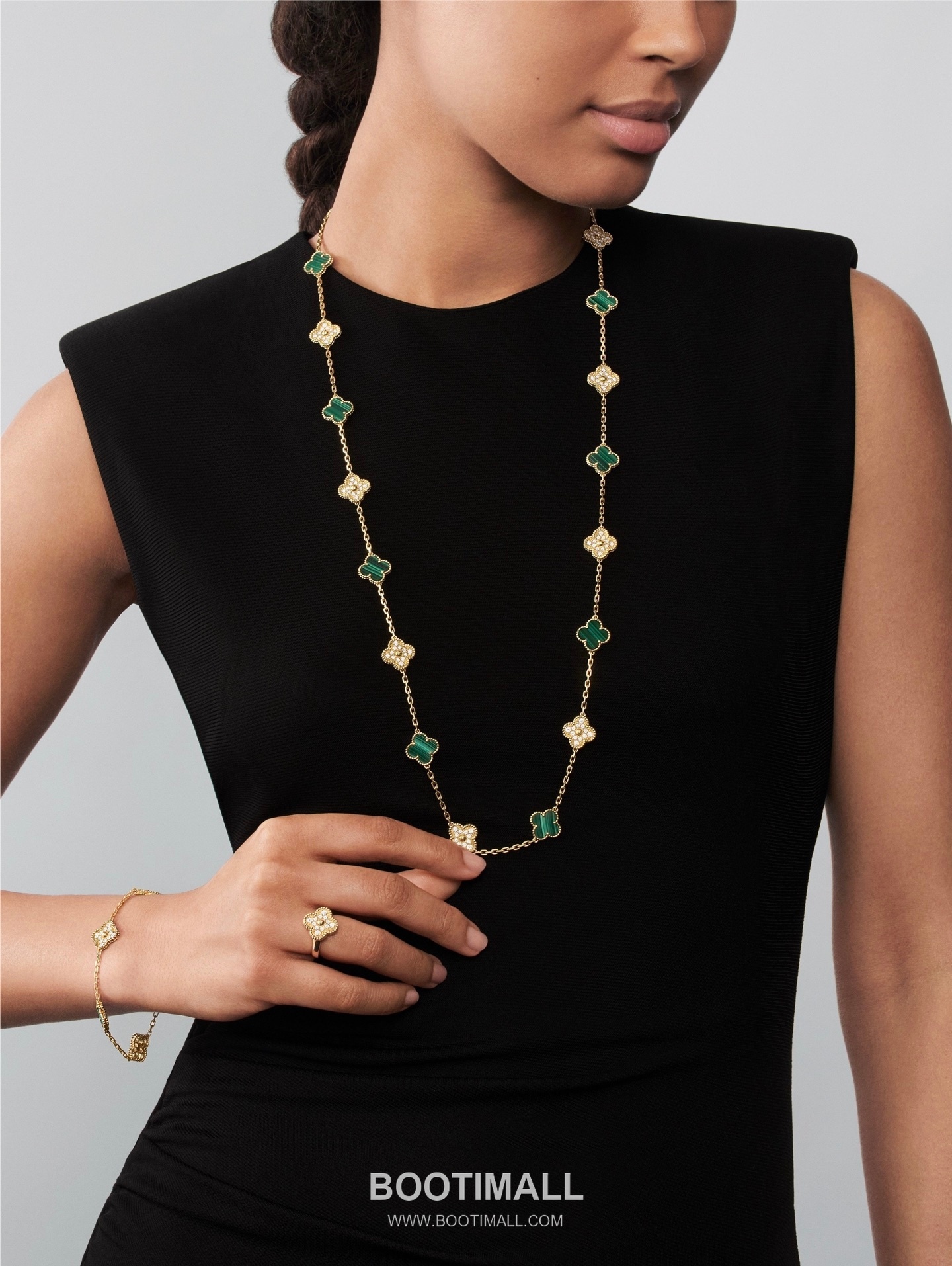 Five Flower Bracelet 18K Gold, Diamond, Black Onyx Black 오화 팔찌 18K 골드, 다이아몬드, 블랙 마노 블랙 4