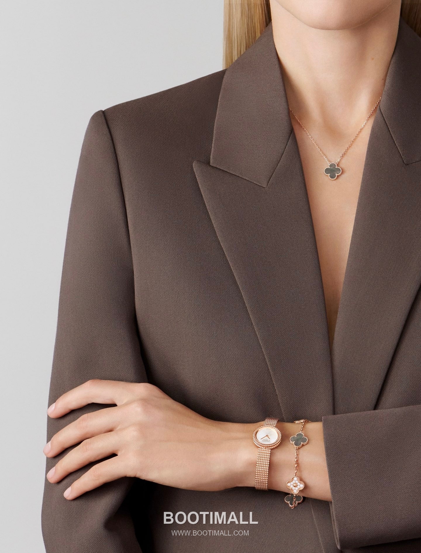 Five Flower Bracelet 18K Gold, Diamond, Black Onyx Black 오화 팔찌 18K 골드, 다이아몬드, 블랙 마노 블랙 5