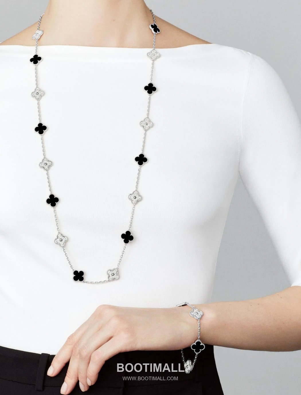 Five Flower Bracelet 18K Gold, Diamond, Black Onyx Black 오화 팔찌 18K 골드, 다이아몬드, 블랙 마노 블랙 6