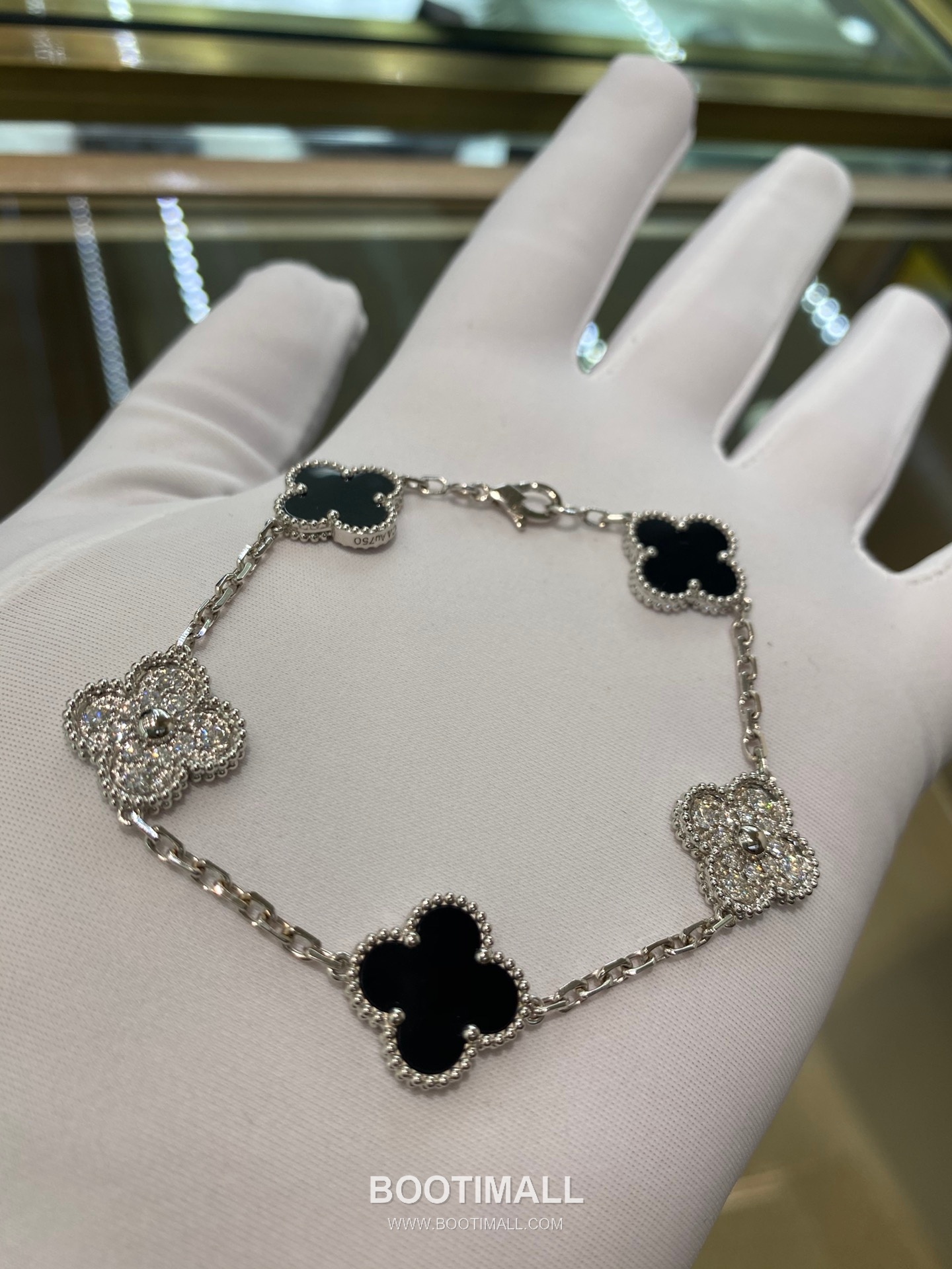 Five Flower Bracelet 18K Gold, Diamond, Black Onyx Black 오화 팔찌 18K 골드, 다이아몬드, 블랙 마노 블랙 9
