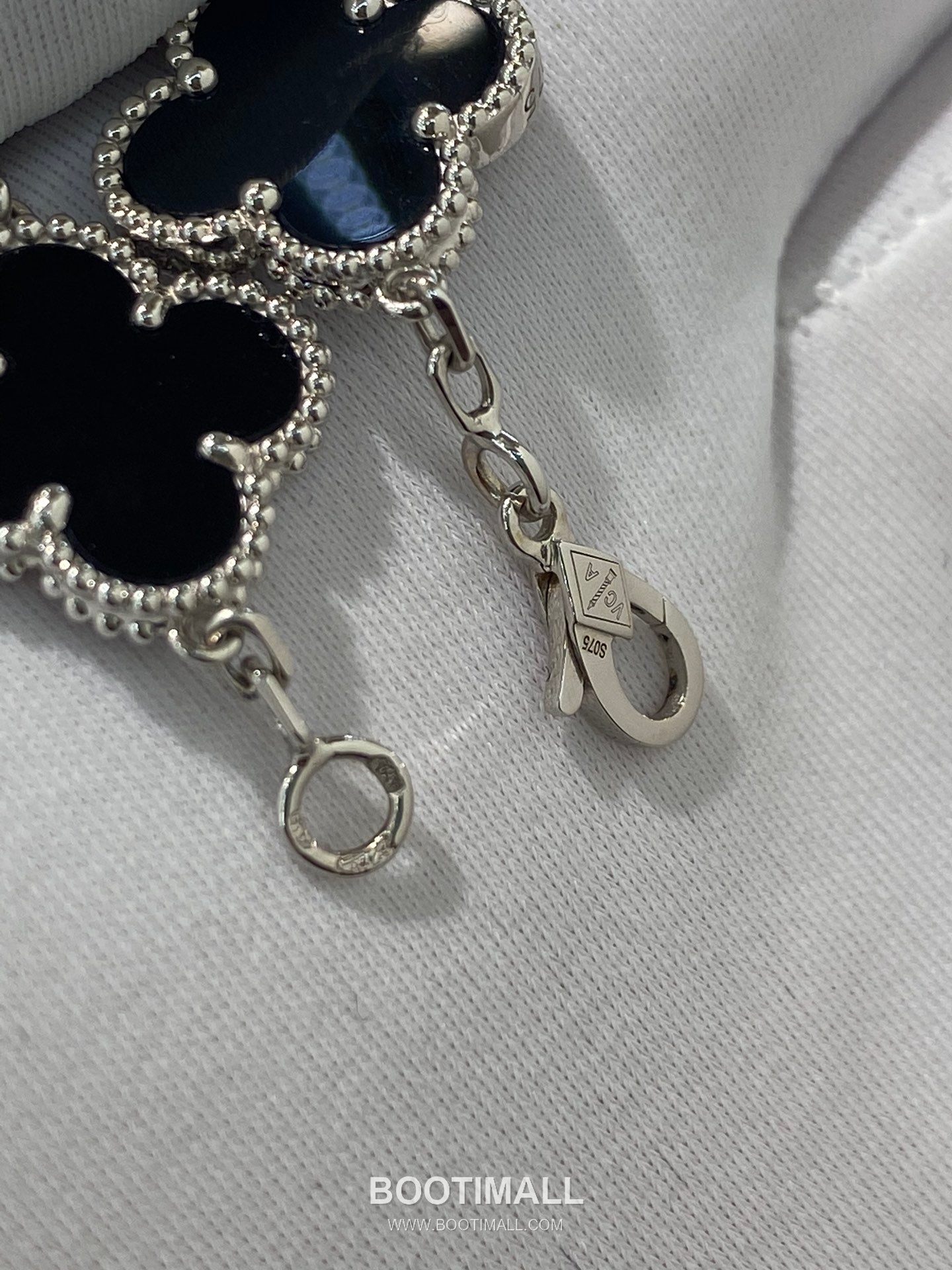 Five Flower Bracelet 18K Gold, Diamond, Black Onyx Black 오화 팔찌 18K 골드, 다이아몬드, 블랙 마노 블랙 12