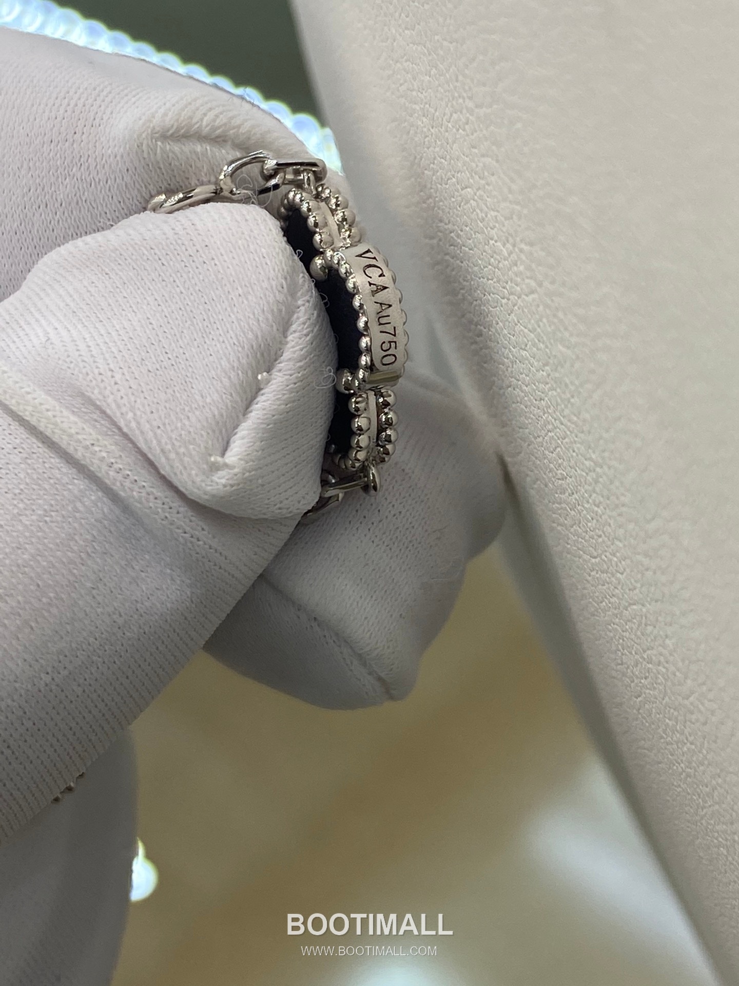 Five Flower Bracelet 18K Gold, Diamond, Black Onyx Black 오화 팔찌 18K 골드, 다이아몬드, 블랙 마노 블랙 14