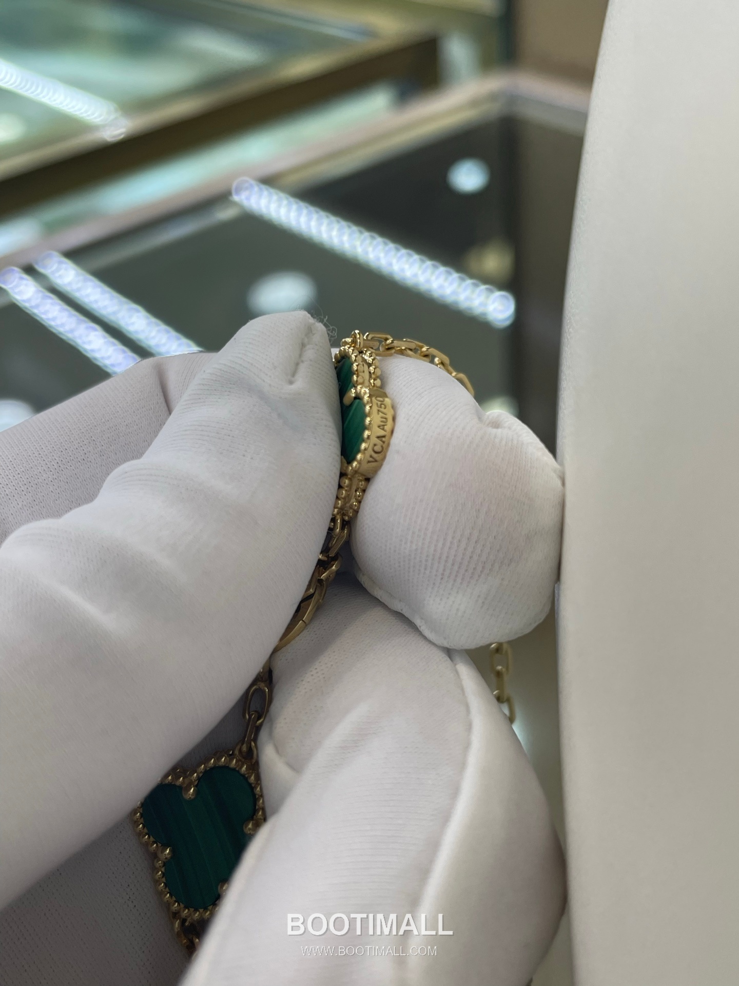 Five Flower Bracelet 18K Gold, Diamond, Black Onyx Black 오화 팔찌 18K 골드, 다이아몬드, 블랙 마노 블랙 20