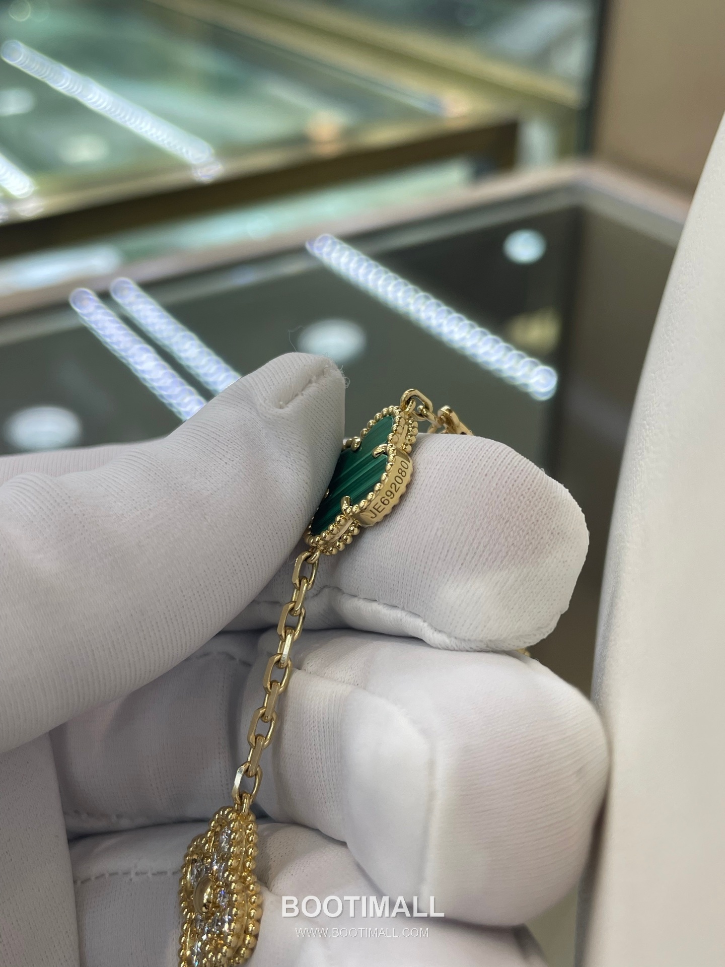 Five Flower Bracelet 18K Gold, Diamond, Black Onyx Black 오화 팔찌 18K 골드, 다이아몬드, 블랙 마노 블랙 21