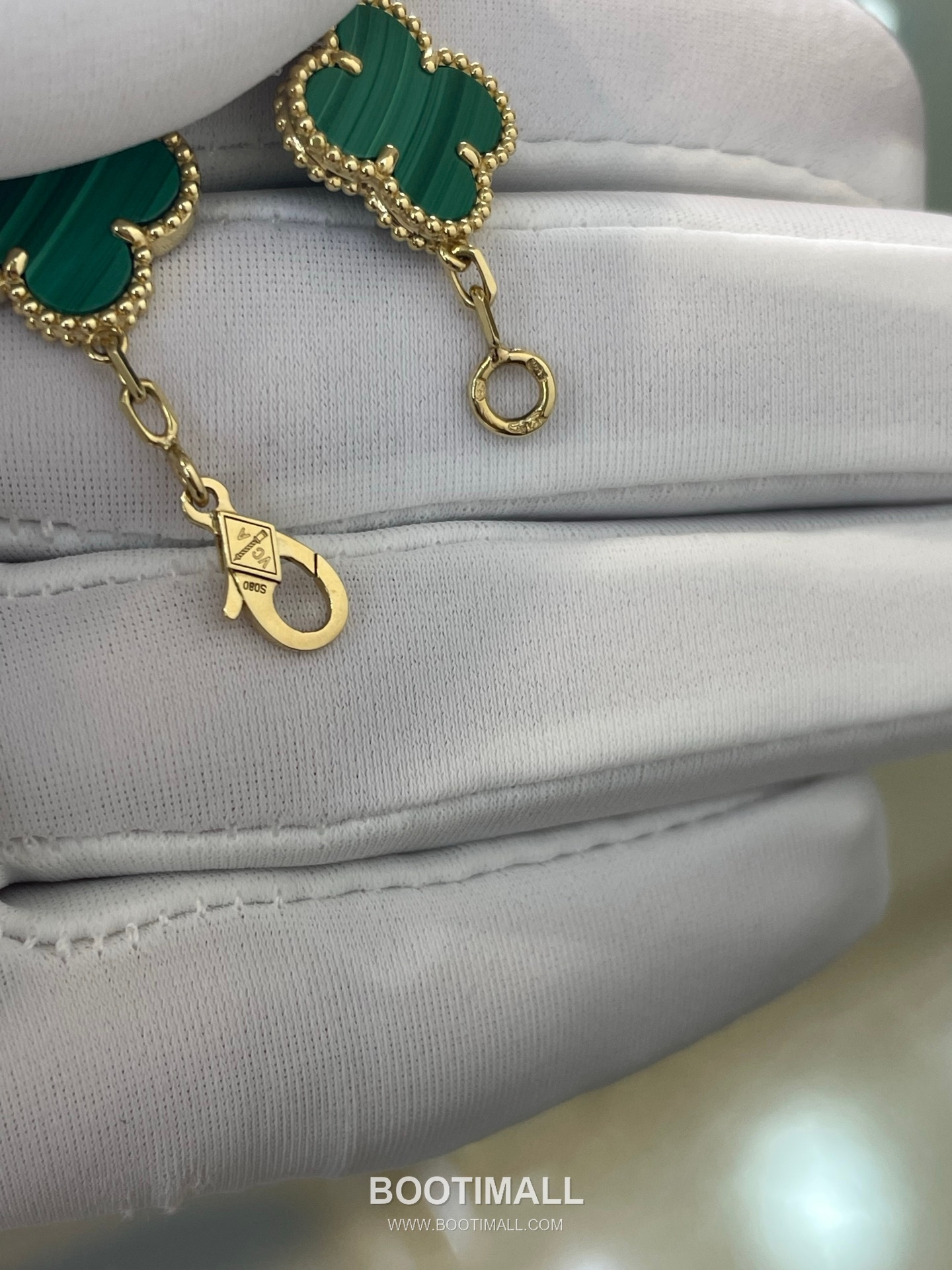 Five Flower Bracelet 18K Gold, Diamond, Black Onyx Black 오화 팔찌 18K 골드, 다이아몬드, 블랙 마노 블랙 22