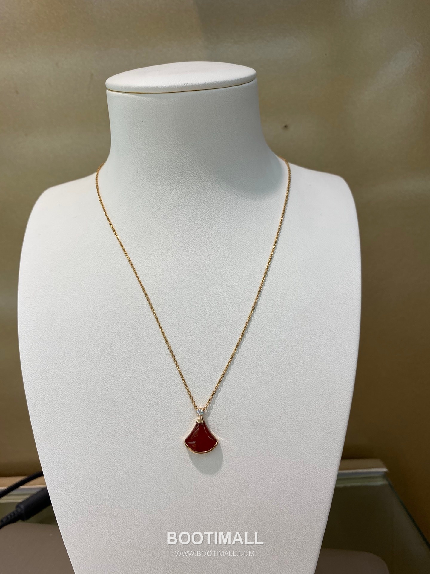 Bvlgari Fan Necklace 18K Gold, Carnelian, Diamond Red 불가리 부채 모양 목걸이 18K 골드, 홍옥수, 다이아몬드 레드 40cm 23