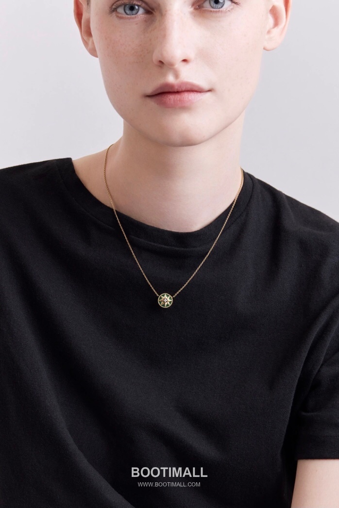 Piaget Eight Star Compass Necklace 18K Gold, Diamond, Pink Opal Pink 피아제 팔각별 나침반 목걸이 18K 골드, 다이아몬드, 핑크 오팔 핑크 2