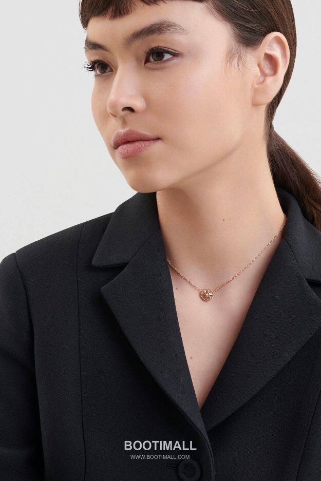 Piaget Eight Star Compass Necklace 18K Gold, Diamond, Pink Opal Pink 피아제 팔각별 나침반 목걸이 18K 골드, 다이아몬드, 핑크 오팔 핑크 4